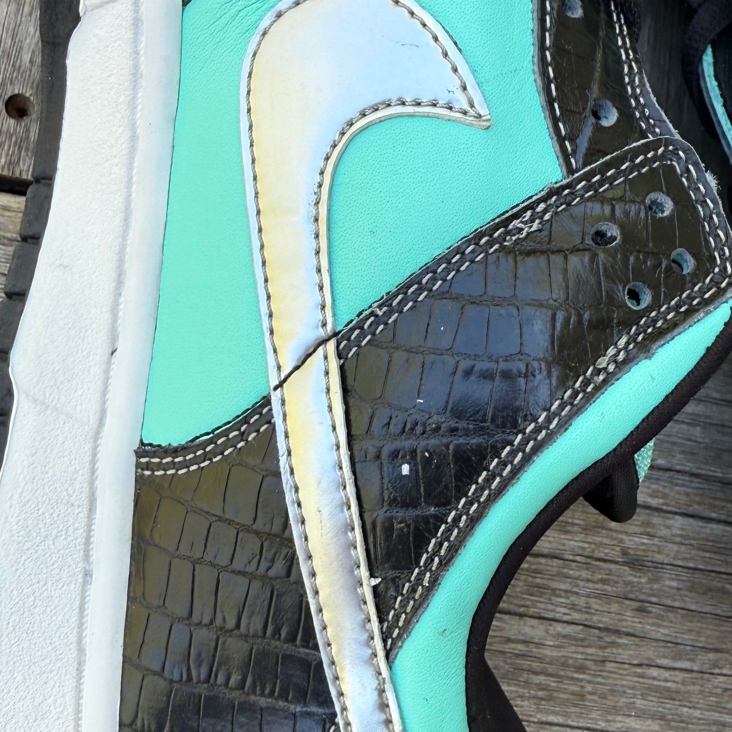Nike SB Dunk Low Tiffany Diamond Size 11