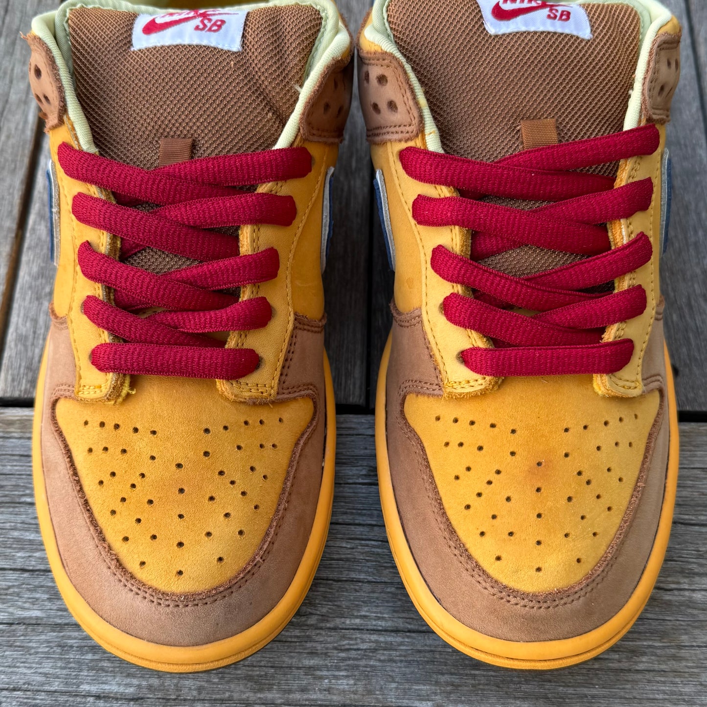 Nike SB Dunk Low Newcastle Brown Ale Size 8.5