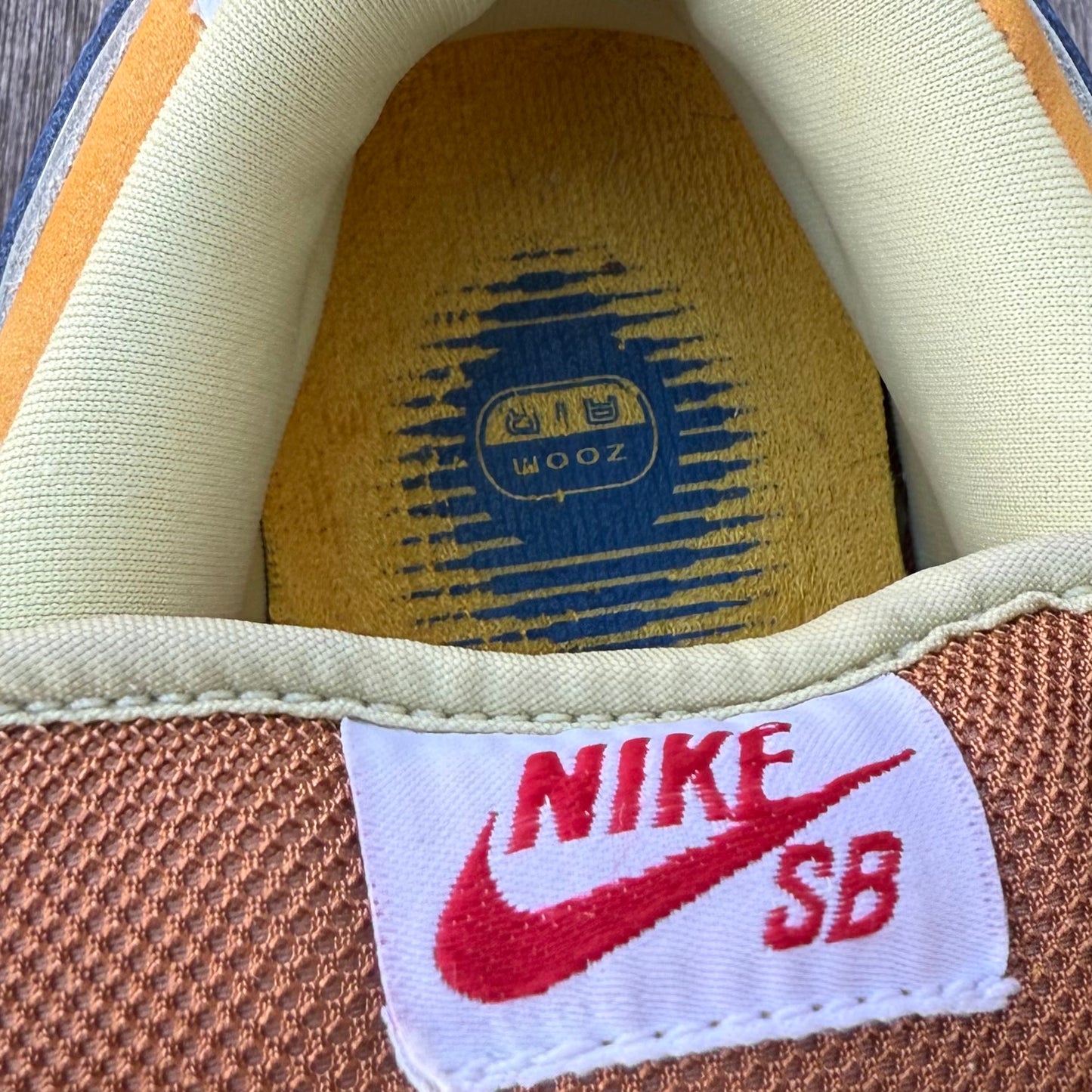 Nike SB Dunk Low Newcastle Brown Ale Size 8.5