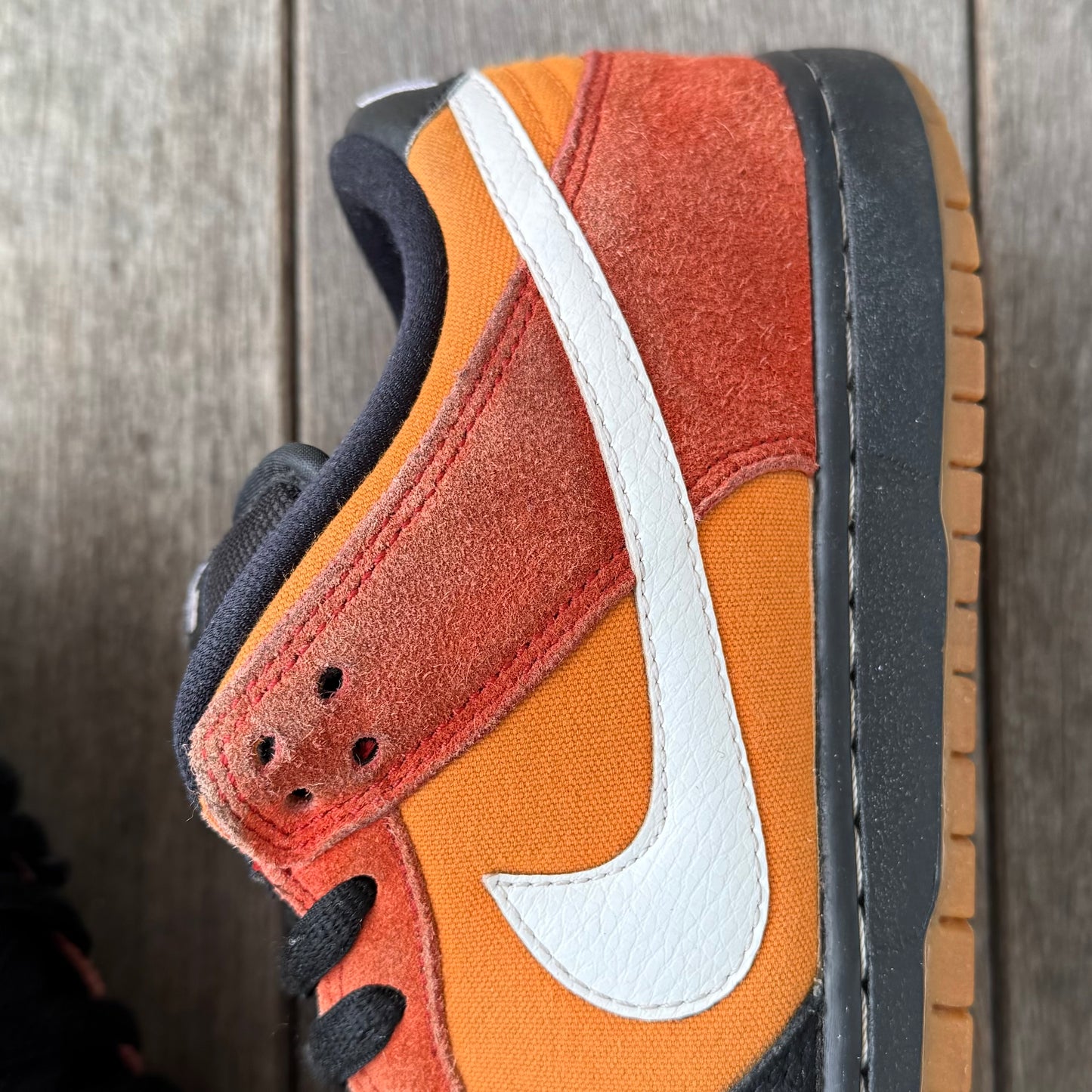 Nike SB Dunk Low Cinnabar Reverse RayGun Size 9.5