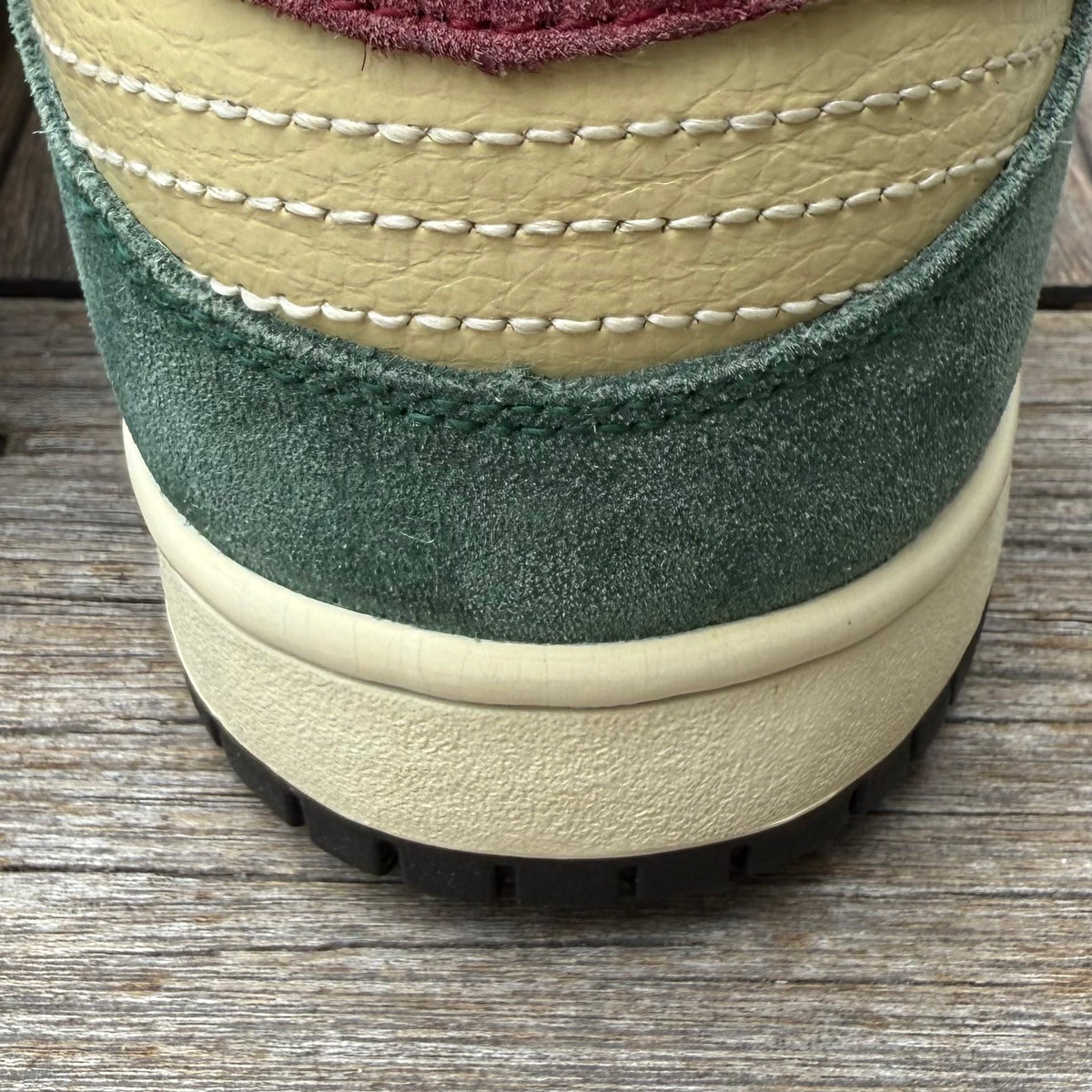 Nike SB Dunk Low Jameson Vegas Gold Size 9