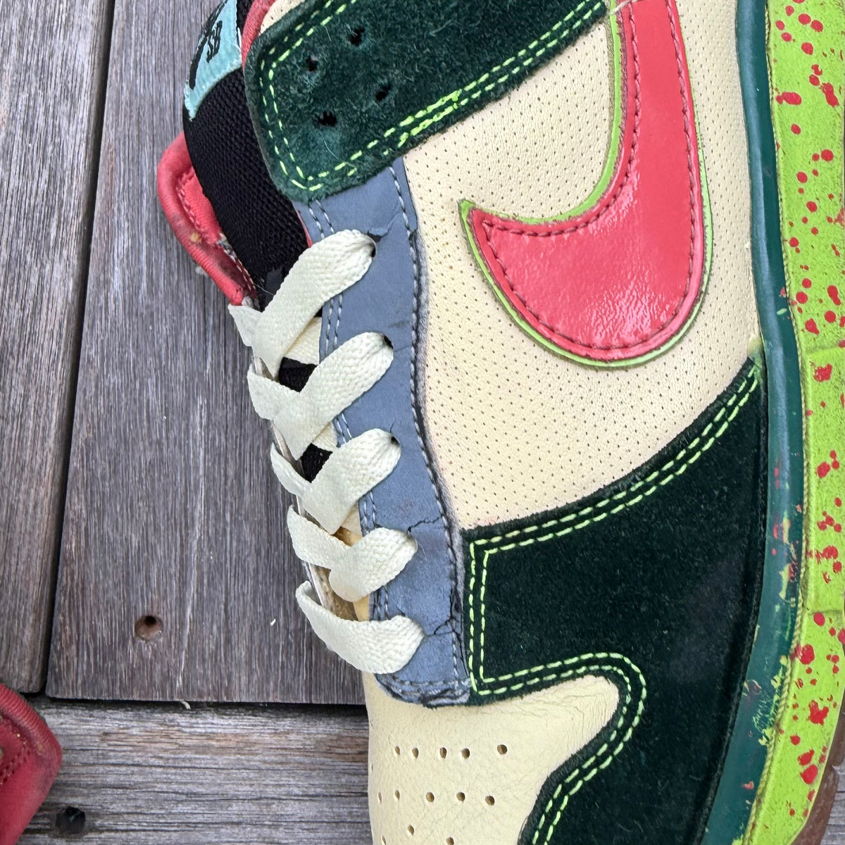 Nike SB Dunk Low Mosquito Size 10