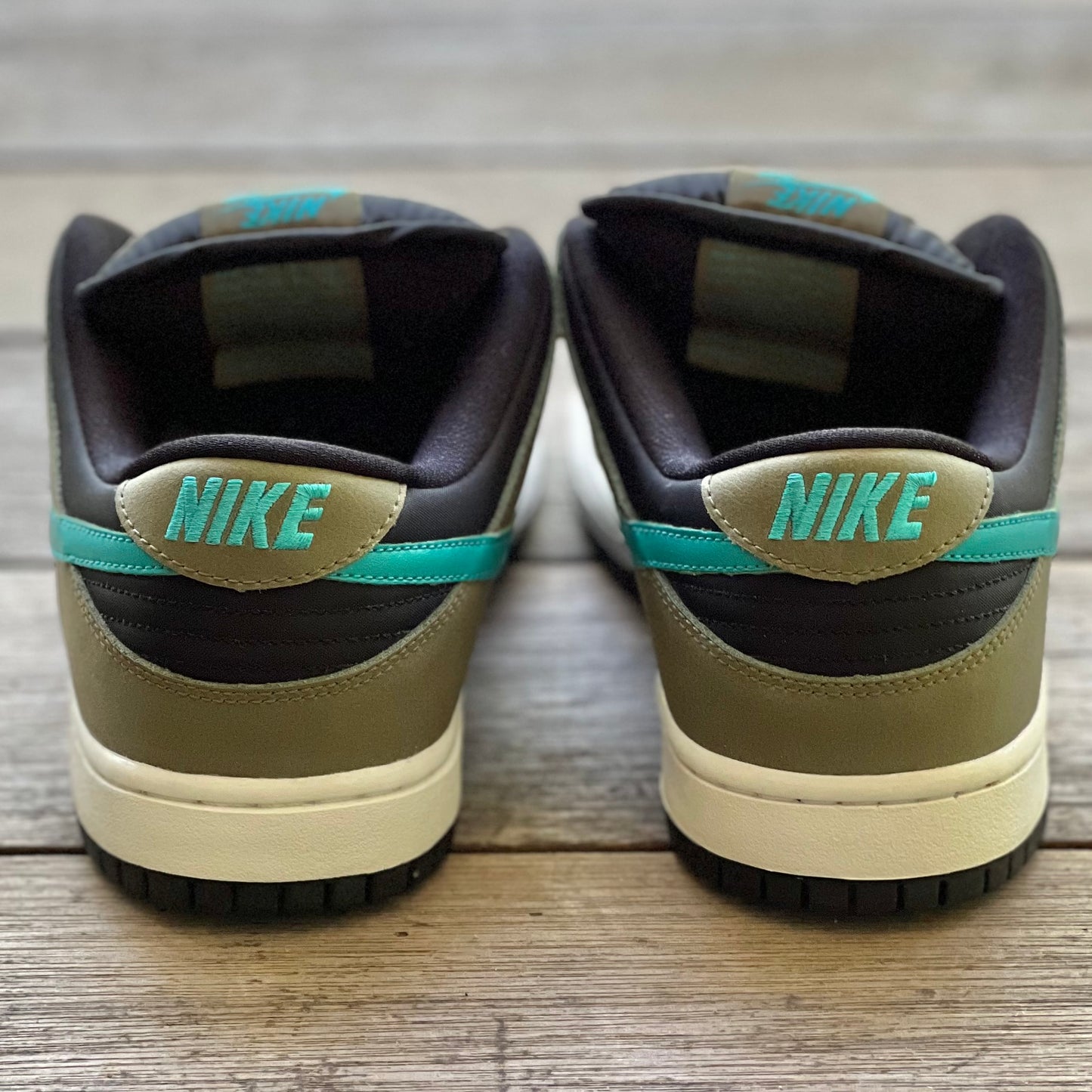 Nike SB Dunk Low Medium Olive Turbo Green SAMPLE Size 9