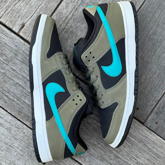 Nike SB Dunk Low Medium Olive Turbo Green SAMPLE Size 9