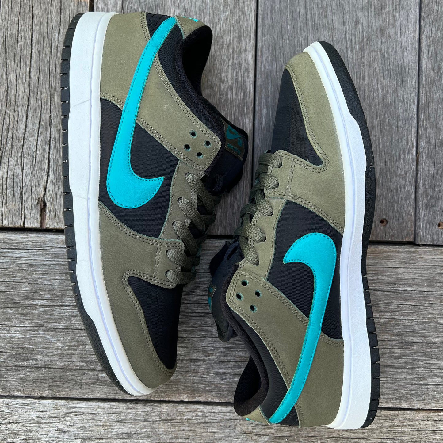 Nike SB Dunk Low Medium Olive Turbo Green SAMPLE Size 9