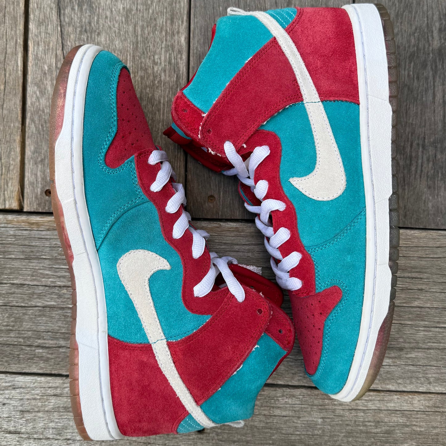 Nike SB Dunk High Bloody Gums Size 10