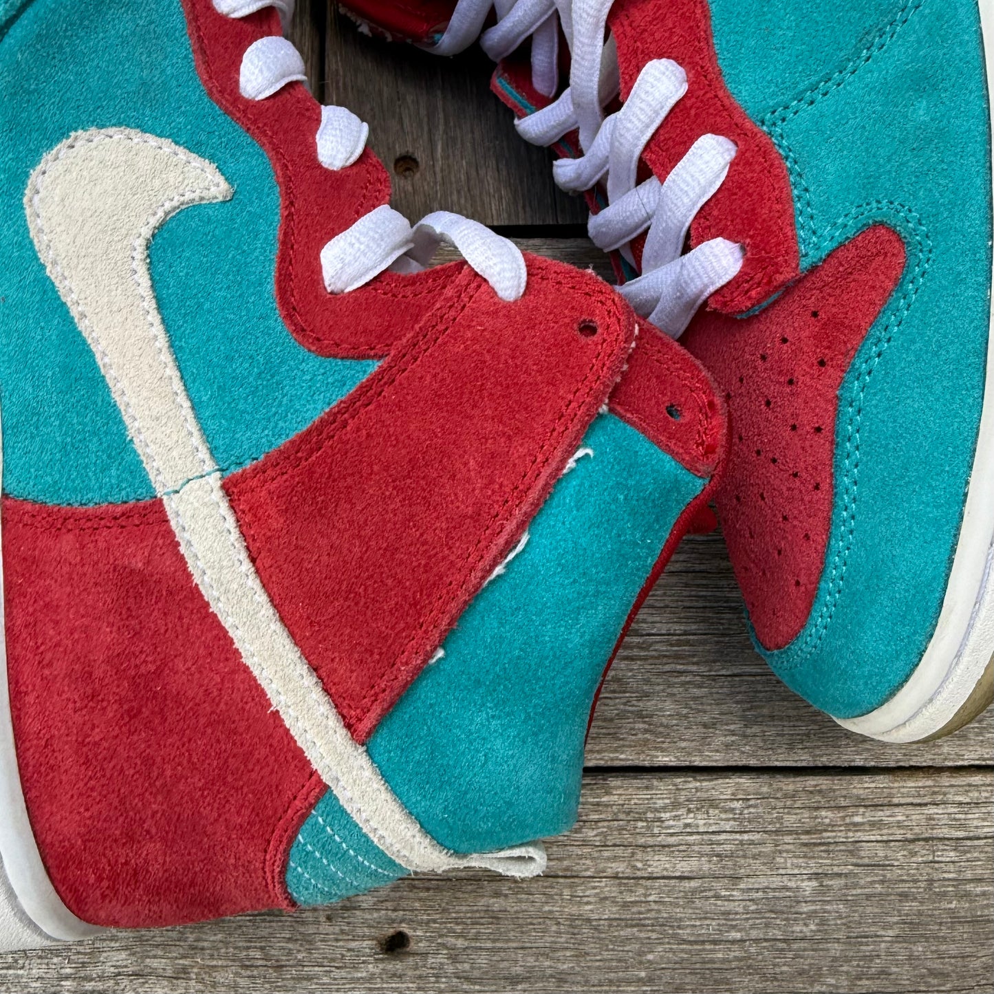 Nike SB Dunk High Bloody Gums Size 10