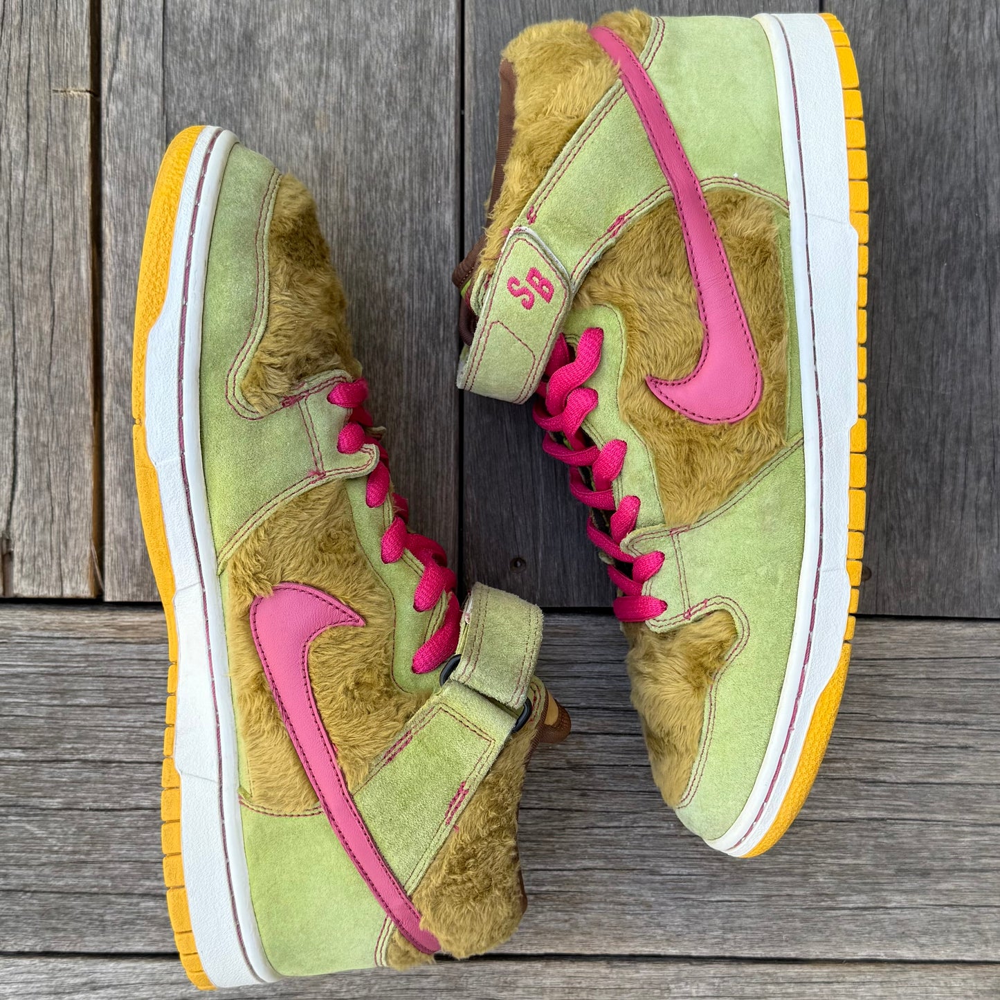 Nike SB Dunk Mid Mama Bear Size 10.5