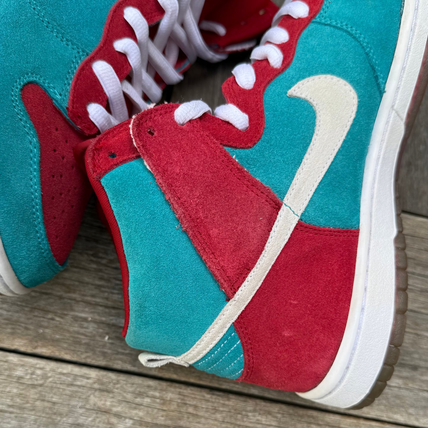 Nike SB Dunk High Bloody Gums Size 10