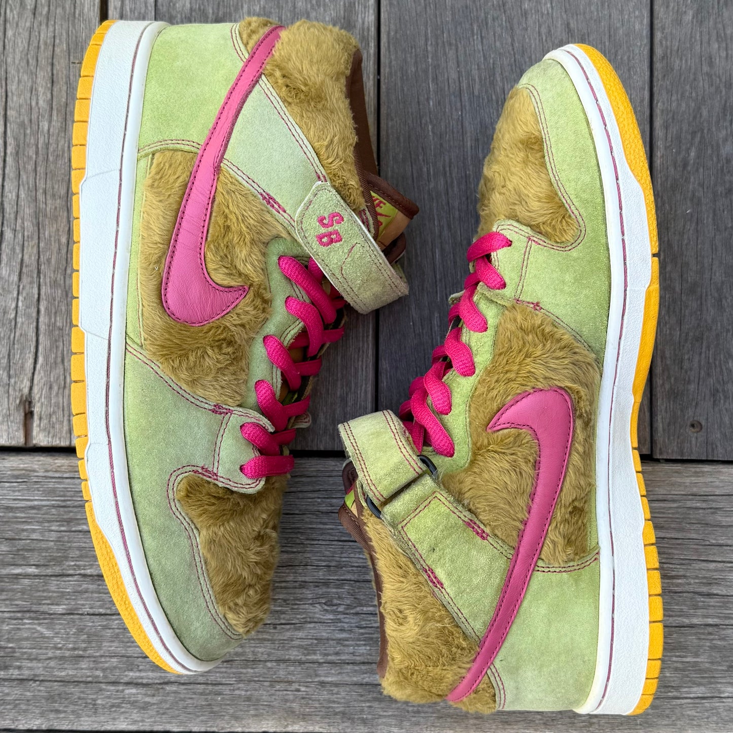 Nike SB Dunk Mid Mama Bear Size 10.5