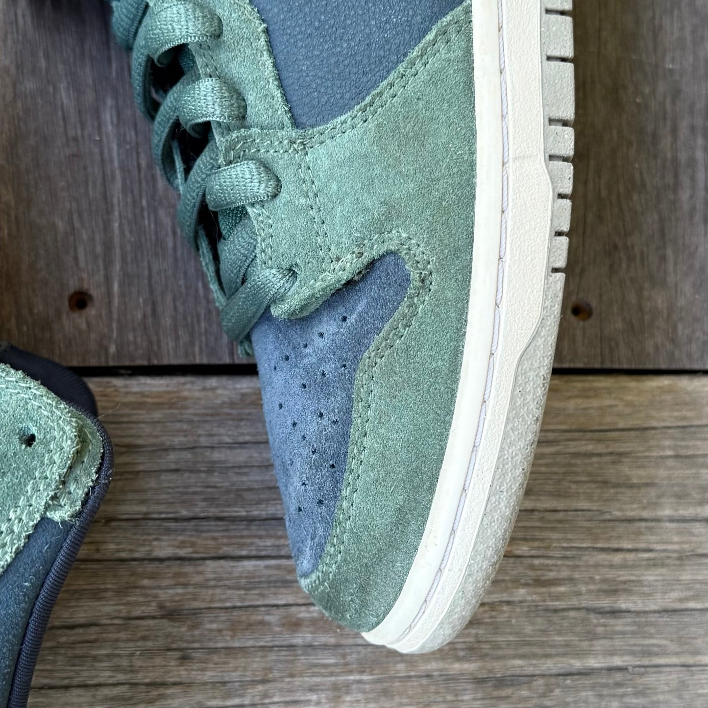 Nike SB Dunk Mid Nori Size 9
