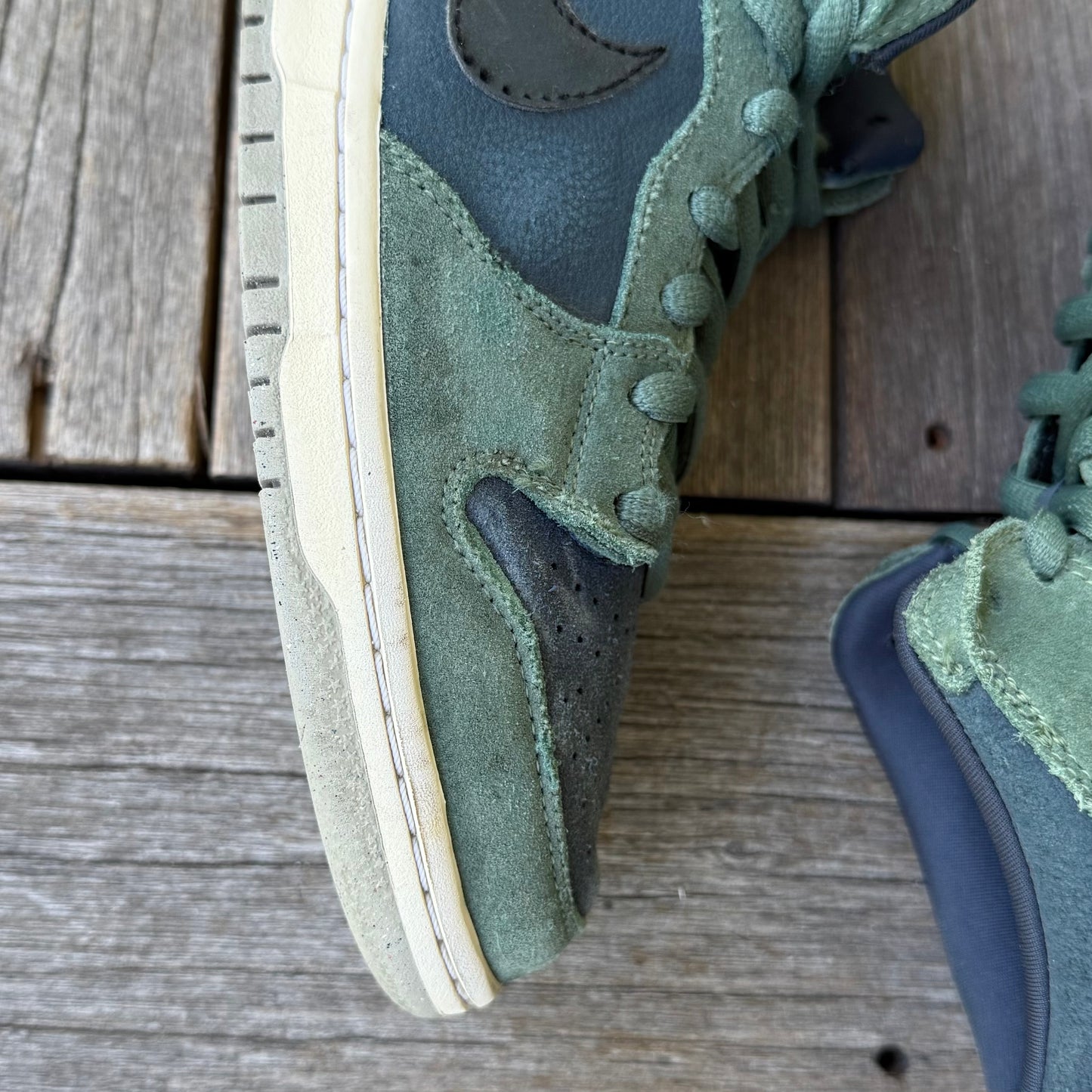 Nike SB Dunk Mid Nori Size 9