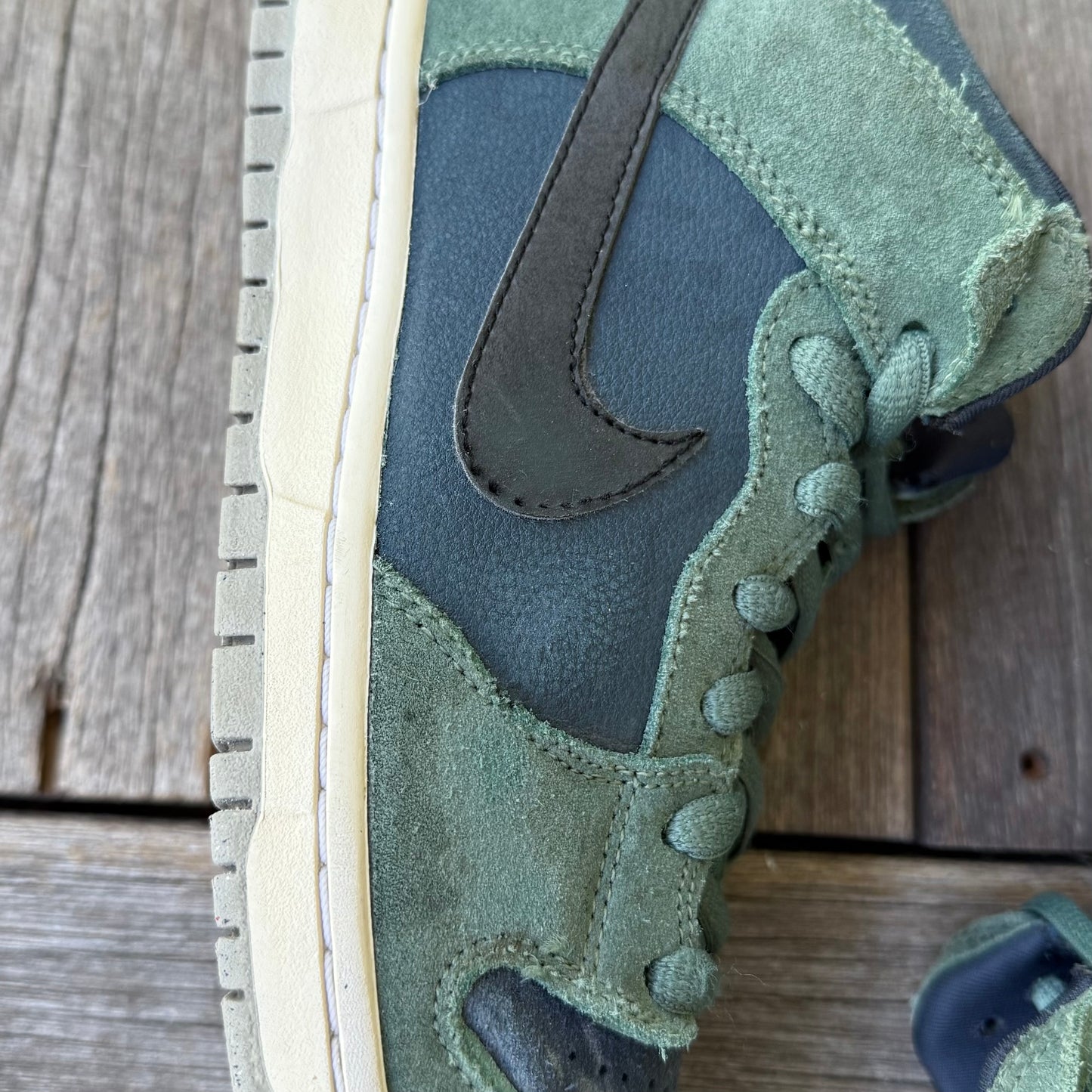 Nike SB Dunk Mid Nori Size 9