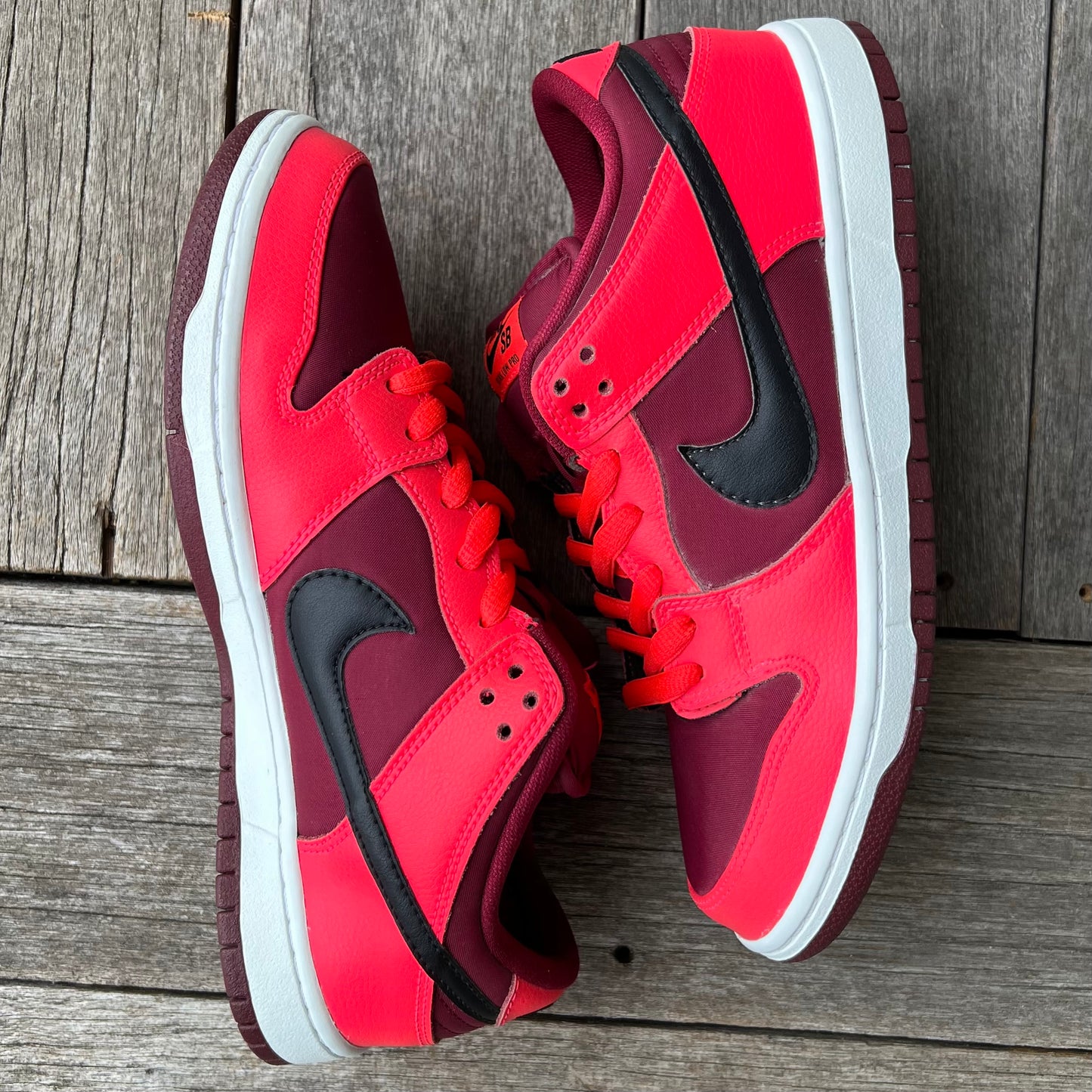Nike SB Dunk Low Laser Crimson Size 9