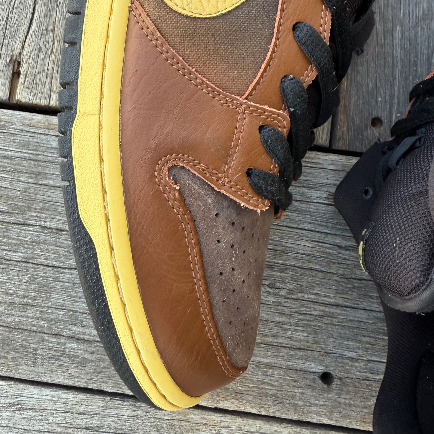 Nike SB Dunk Low Black & Tan Size 11.5