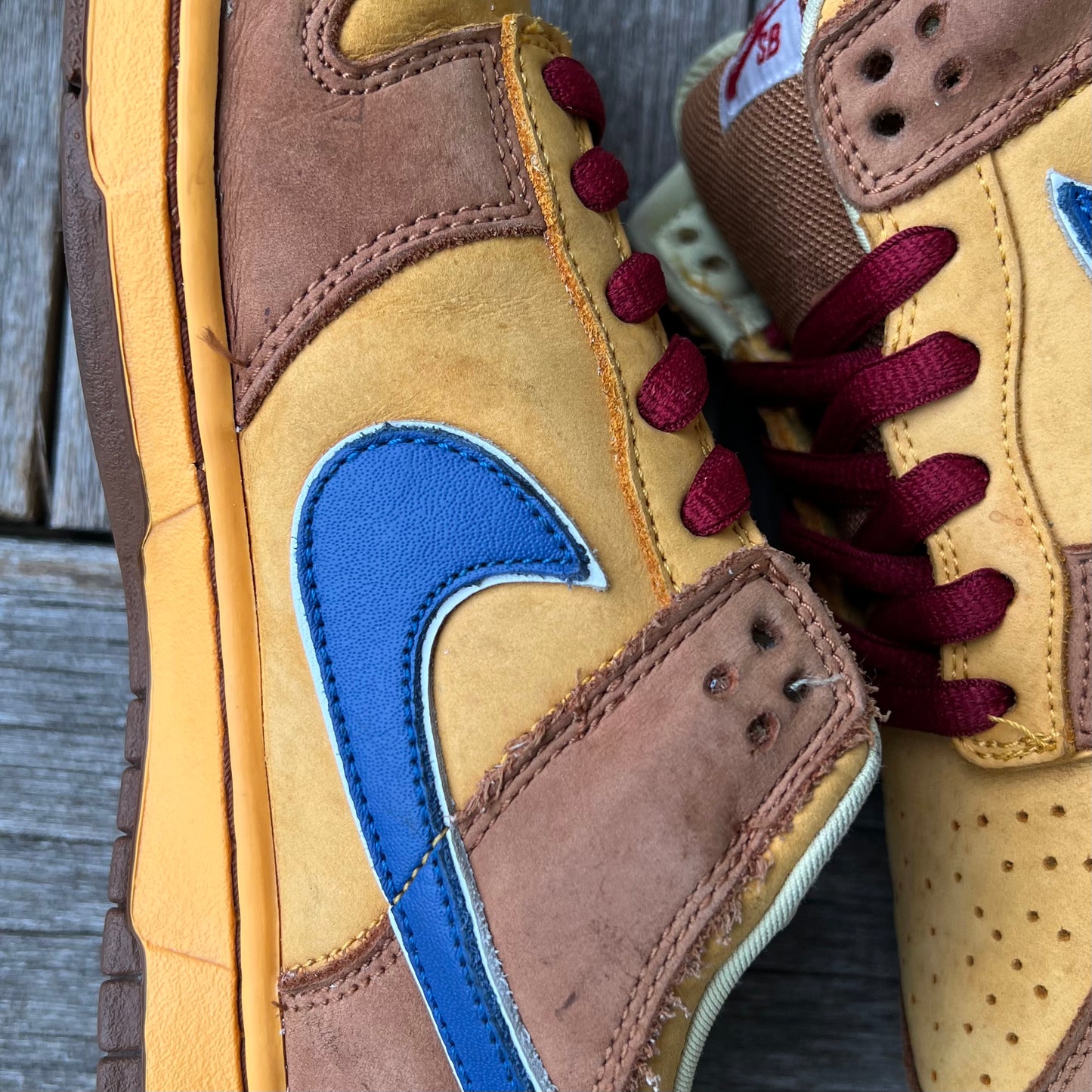 Nike SB Dunk Low Newcastle Brown Ale Size 10.5