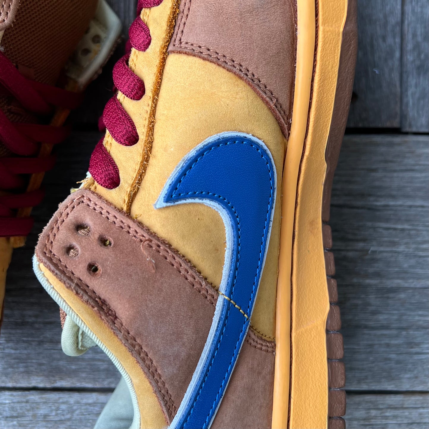 Nike SB Dunk Low Newcastle Brown Ale Size 10.5