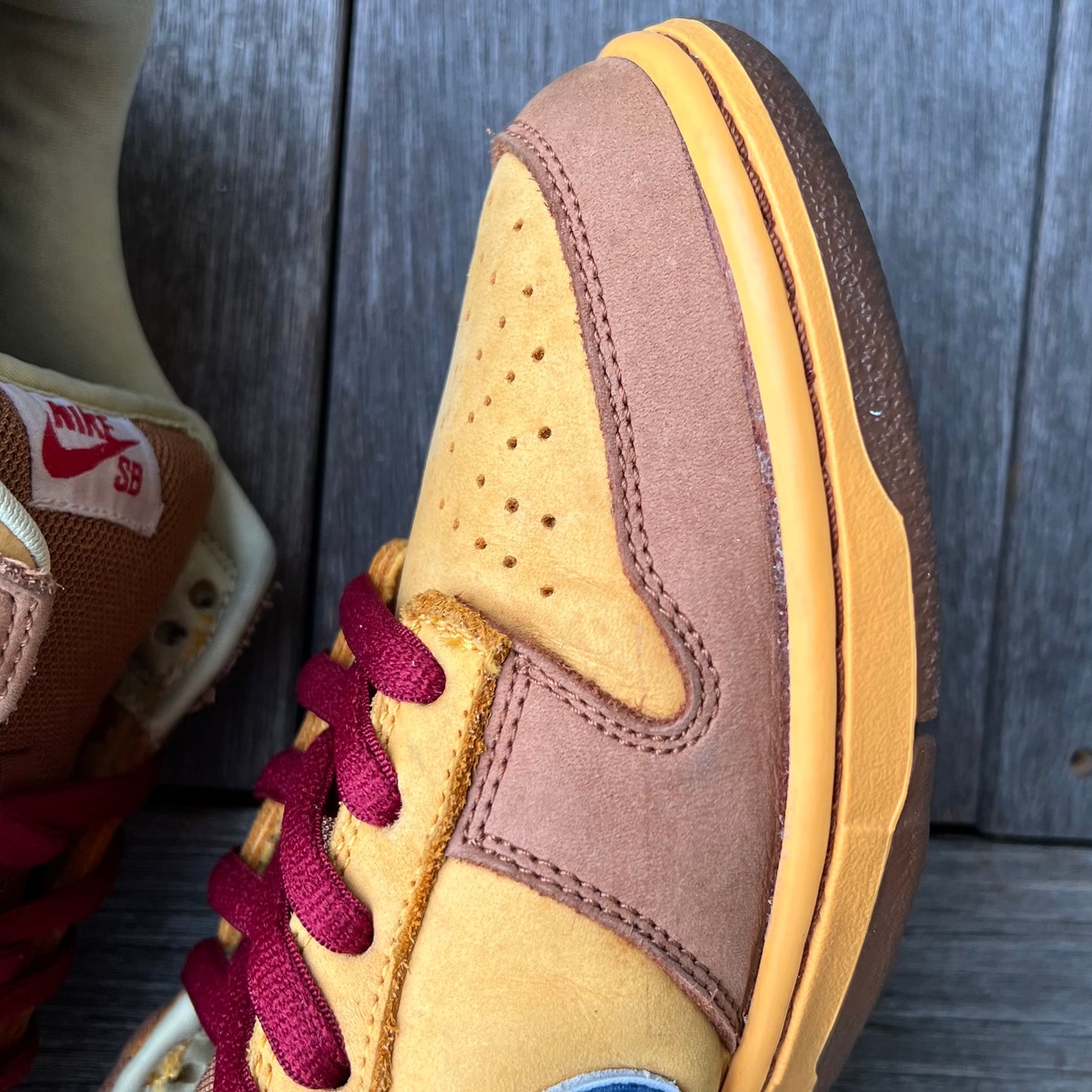 Nike SB Dunk Low Newcastle Brown Ale Size 10.5