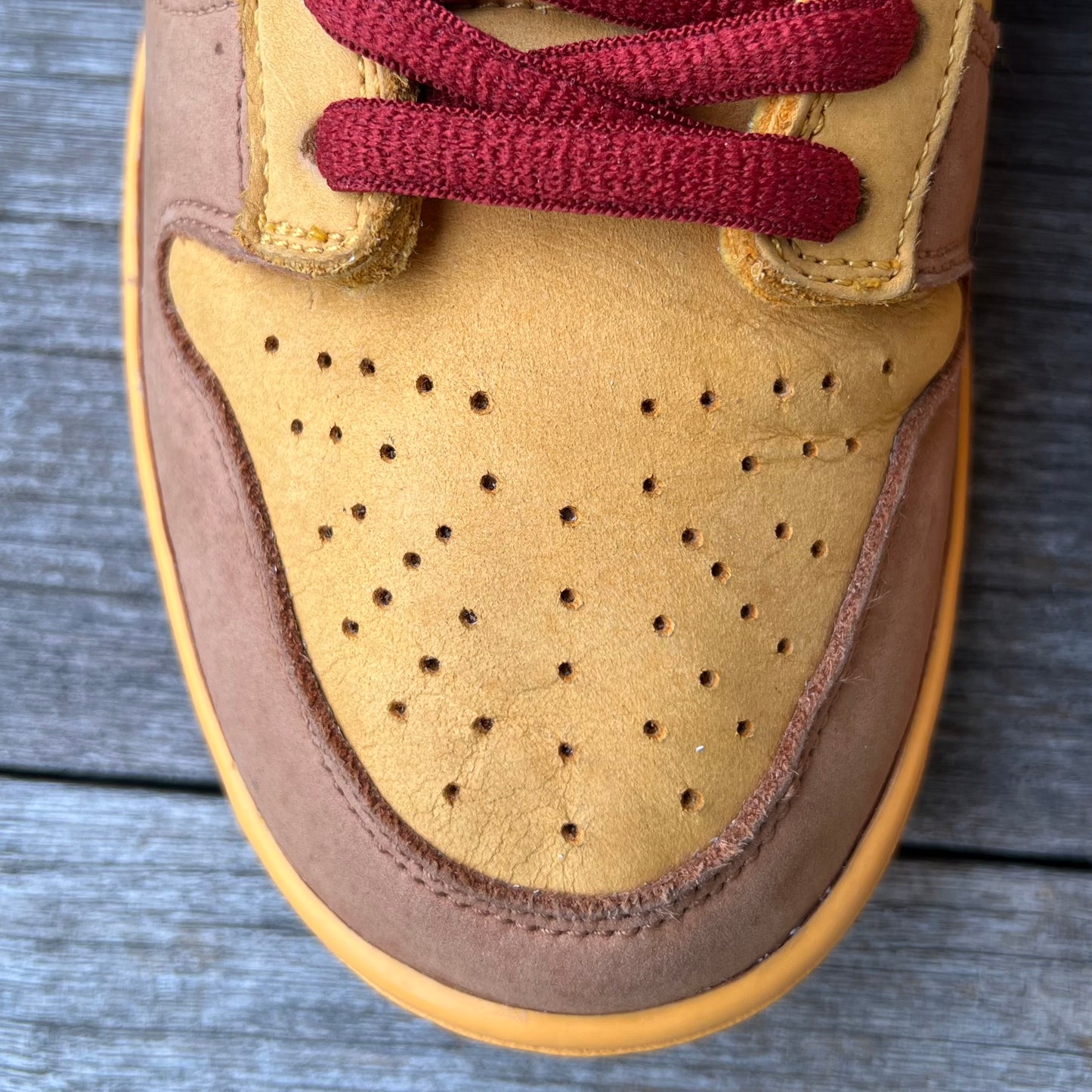Nike SB Dunk Low Newcastle Brown Ale Size 10.5