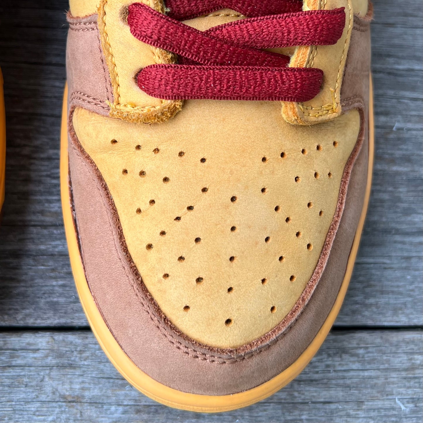 Nike SB Dunk Low Newcastle Brown Ale Size 10.5