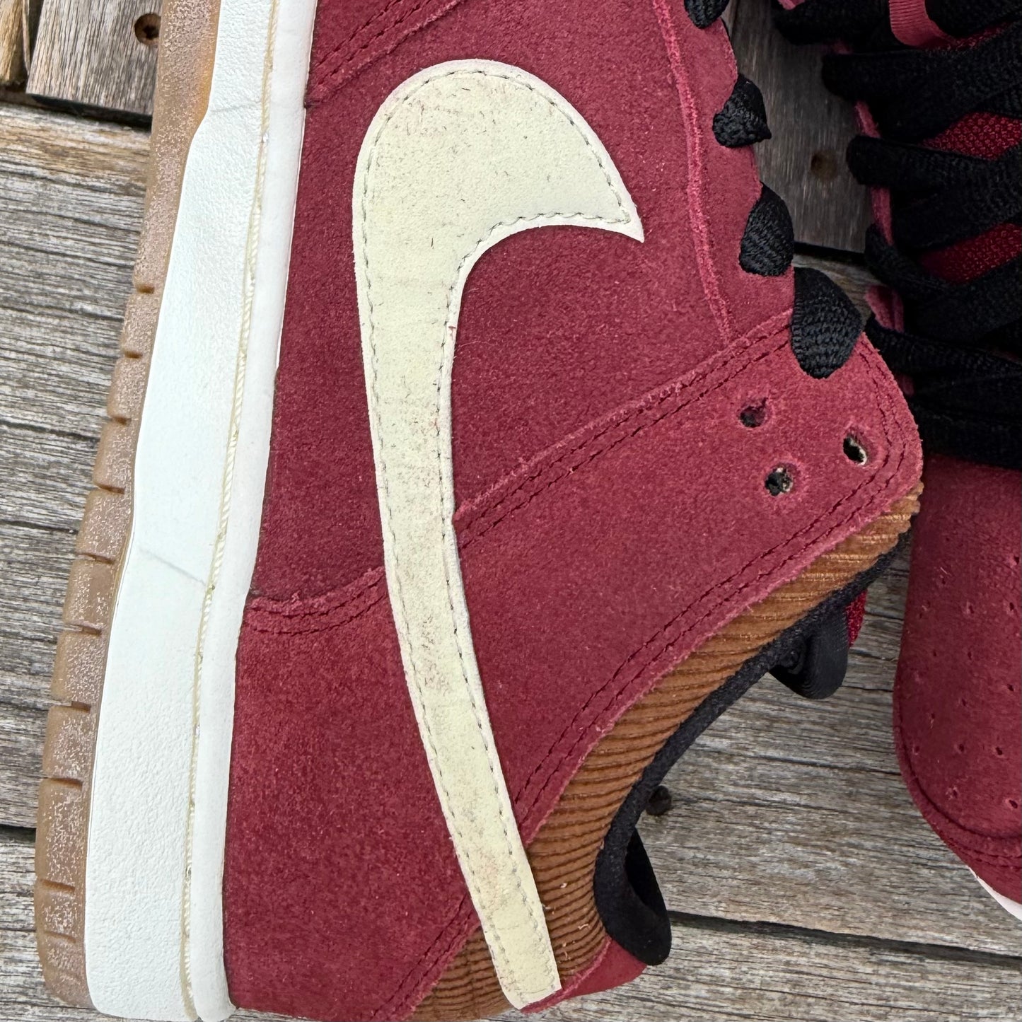 Nike SB Dunk Low Red Corduroy Size 8