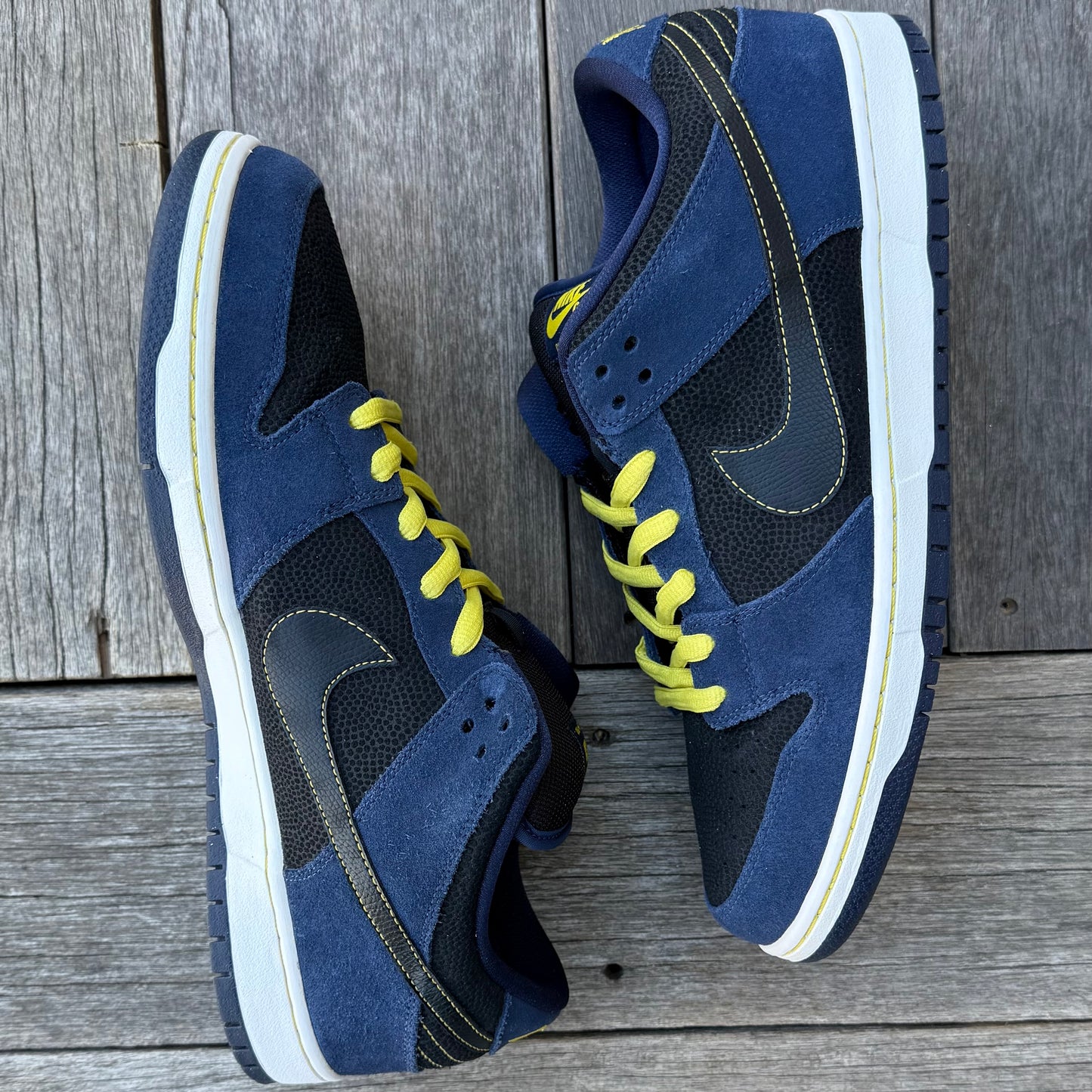 Nike SB Dunk Low Midnight Navy Volt Size 12