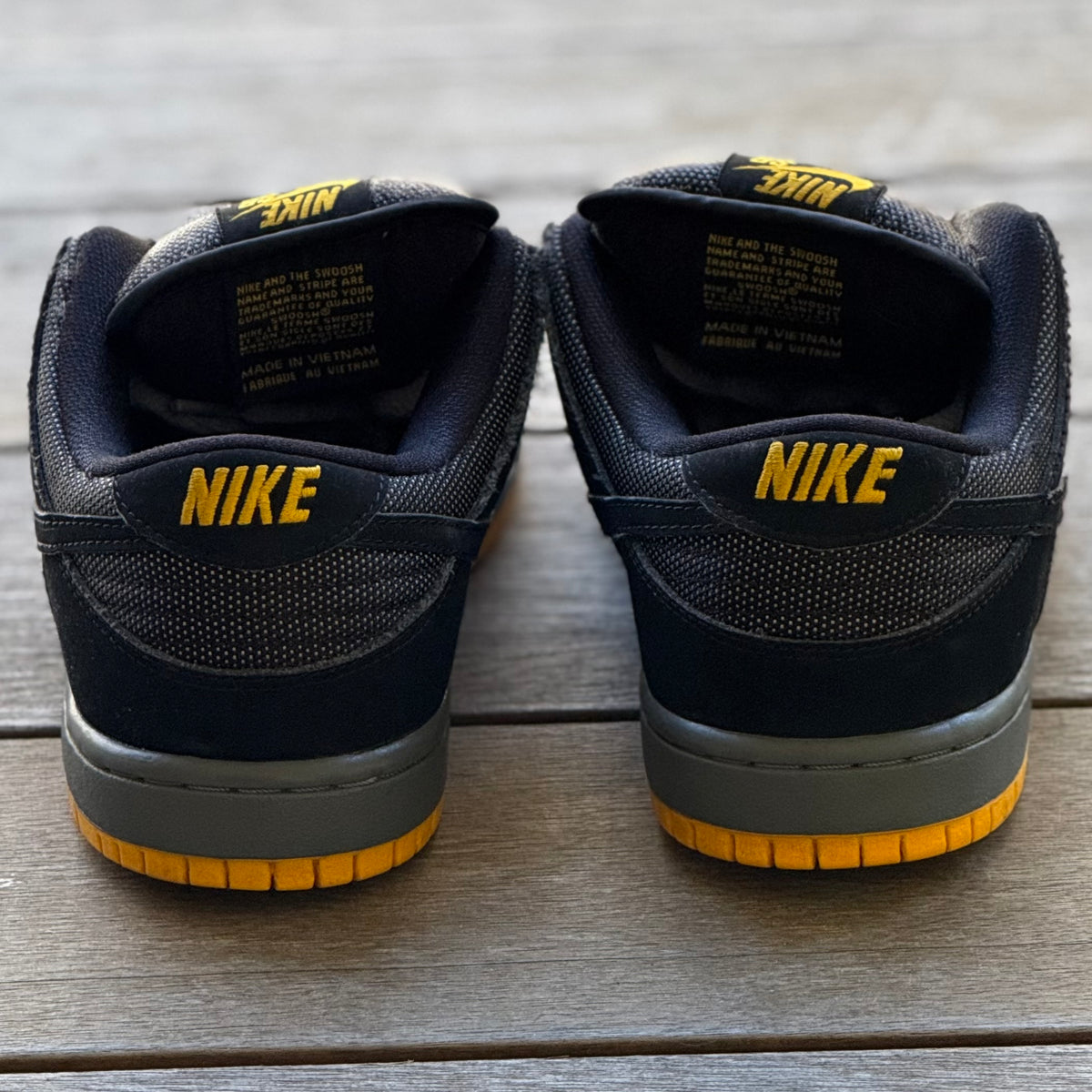 Nike SB Dunk Low Black University Gold ‘Batman’ Size 7.5