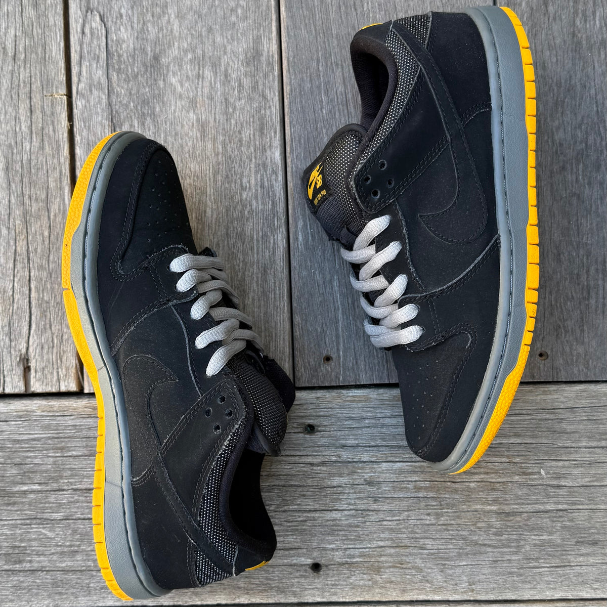 Nike SB Dunk Low Black University Gold ‘Batman’ Size 7.5