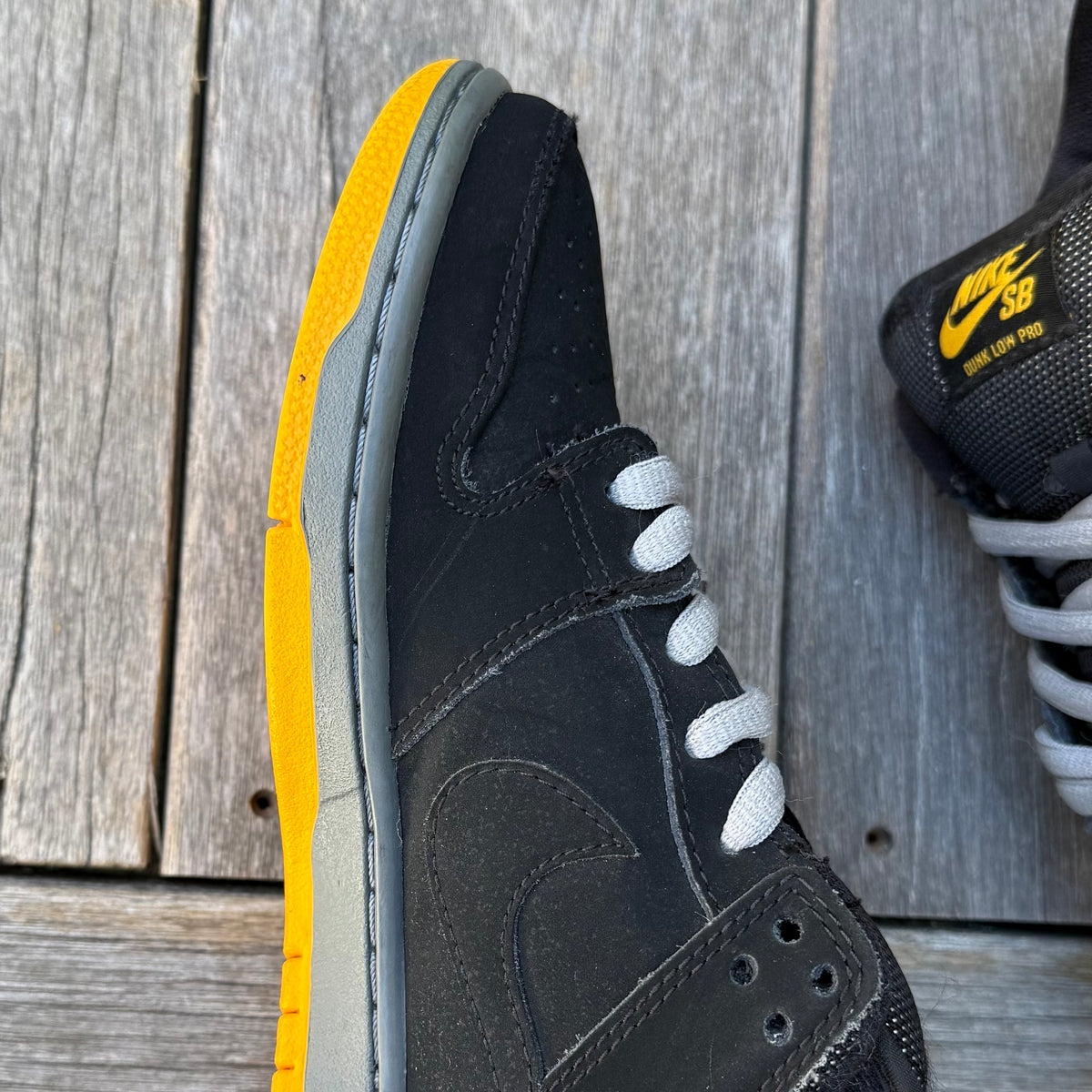Nike SB Dunk Low Black University Gold ‘Batman’ Size 7.5