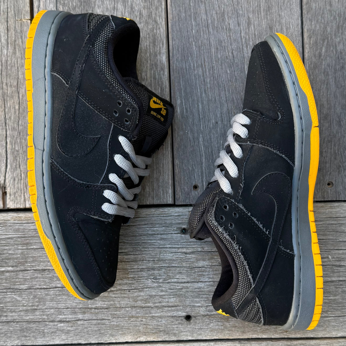 Nike SB Dunk Low Black University Gold ‘Batman’ Size 7.5