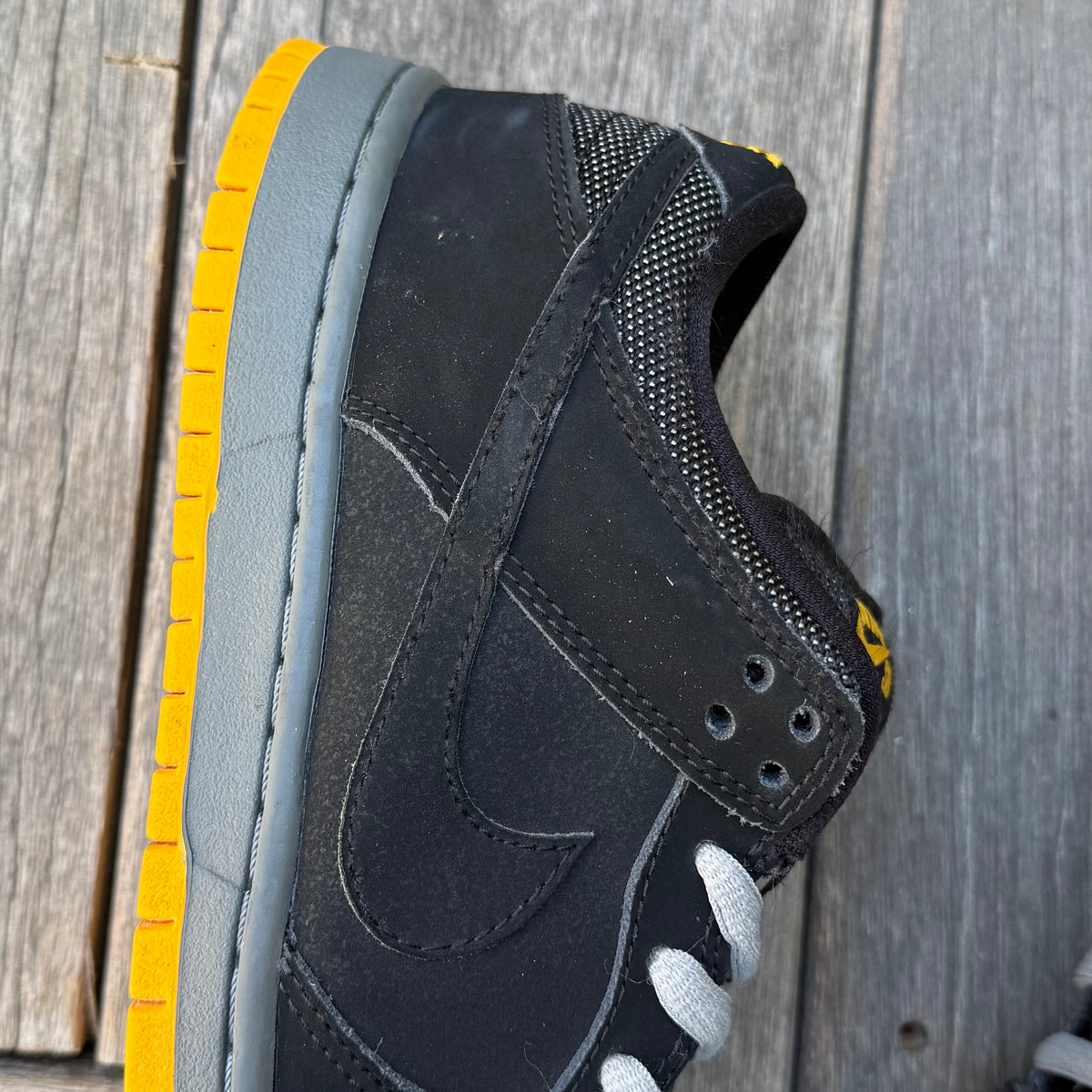 Nike SB Dunk Low Black University Gold ‘Batman’ Size 7.5