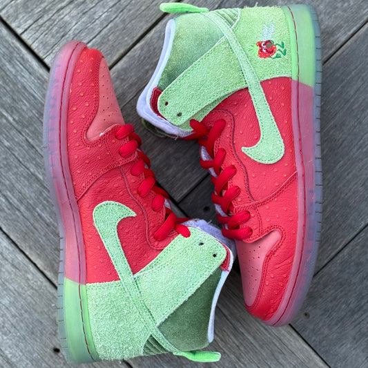 Nike SB Dunk High Strawberry Cough Size 9.5