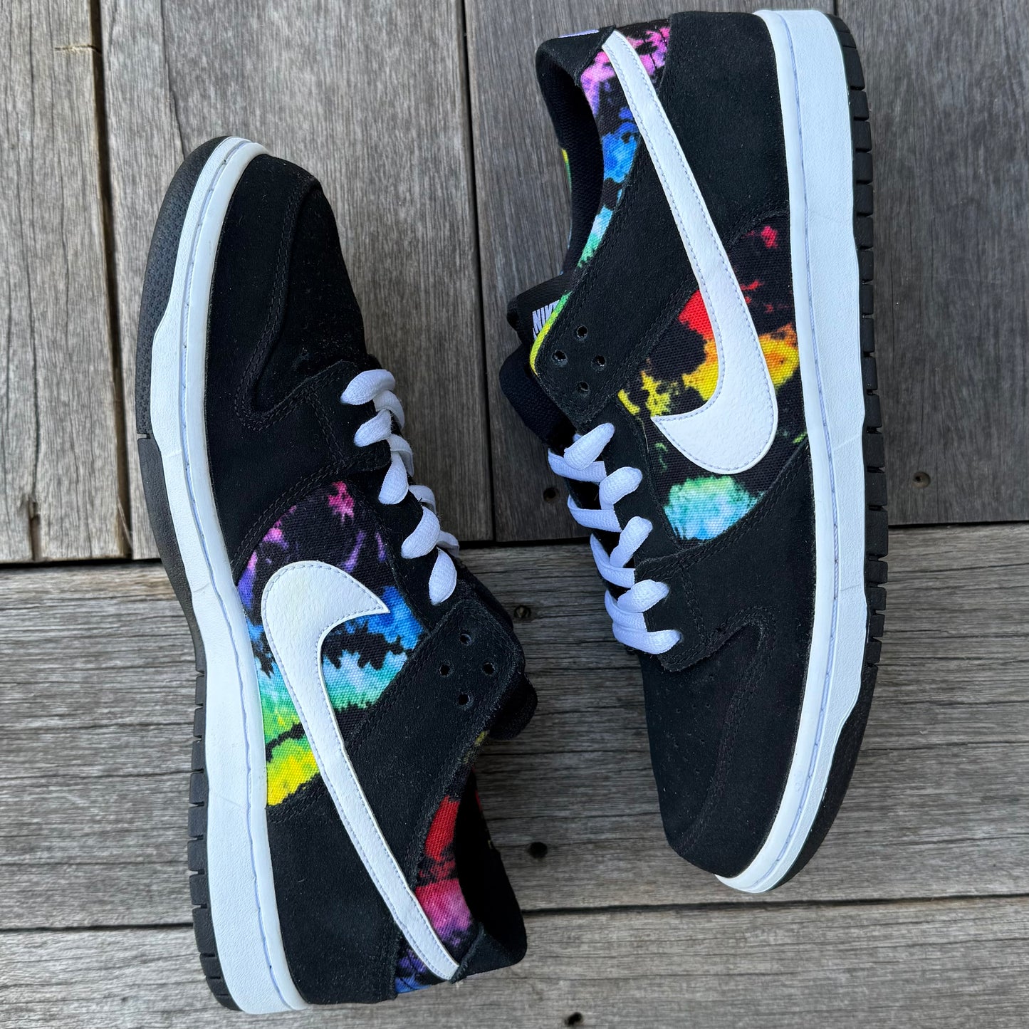 Nike SB Dunk Low Rainbow Tie Dye IW Size 10.5