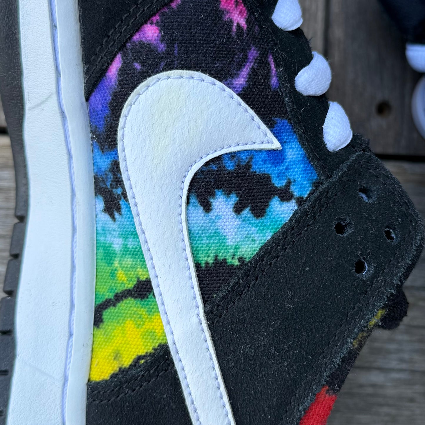 Nike SB Dunk Low Rainbow Tie Dye IW Size 10.5