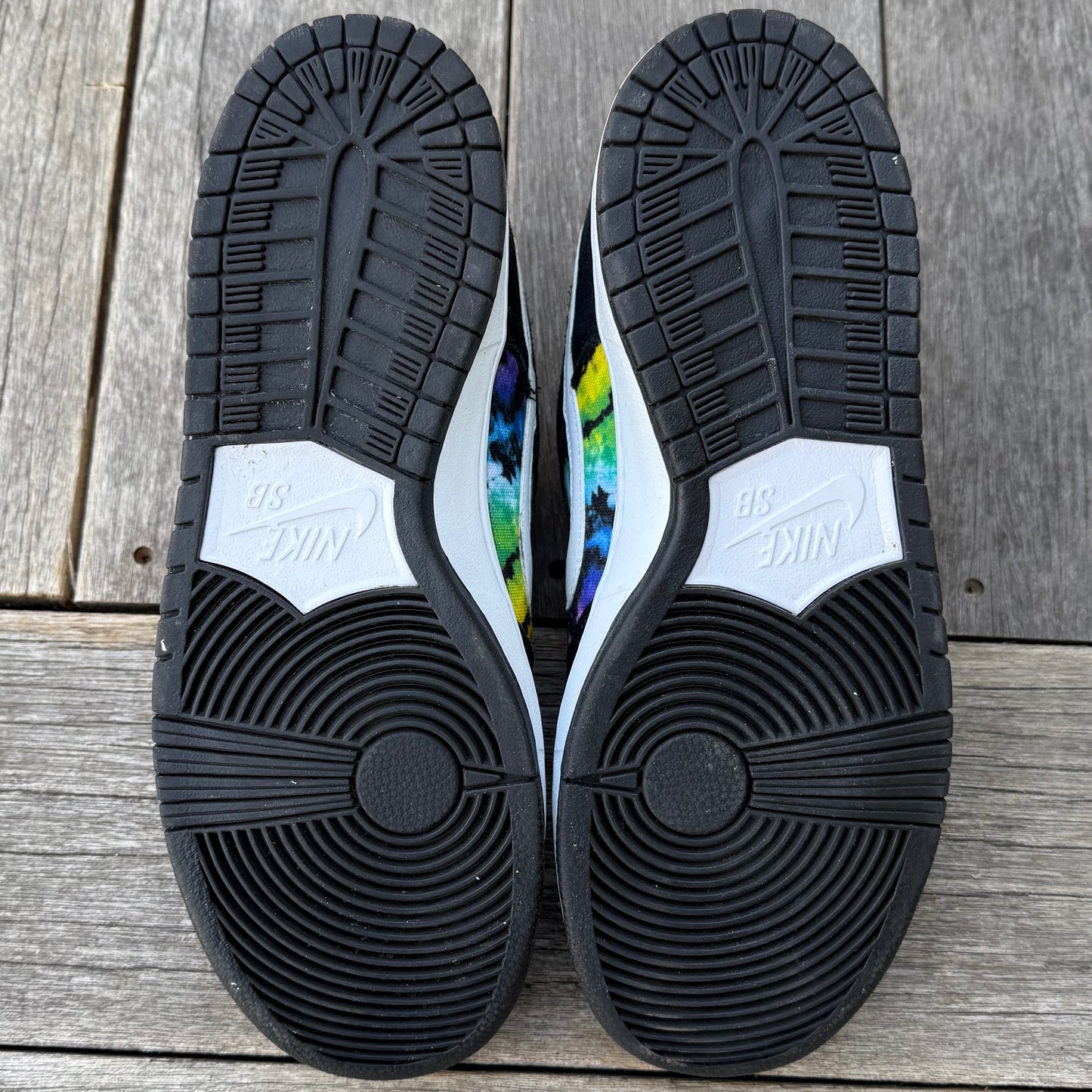 Nike SB Dunk Low Rainbow Tie Dye IW Size 10.5