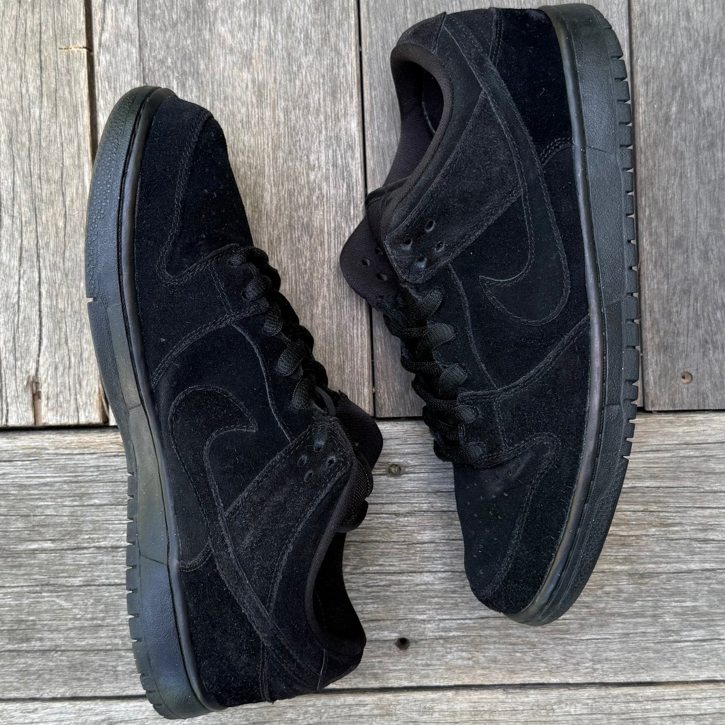 Nike SB Dunk Low Blackout Size 9.5