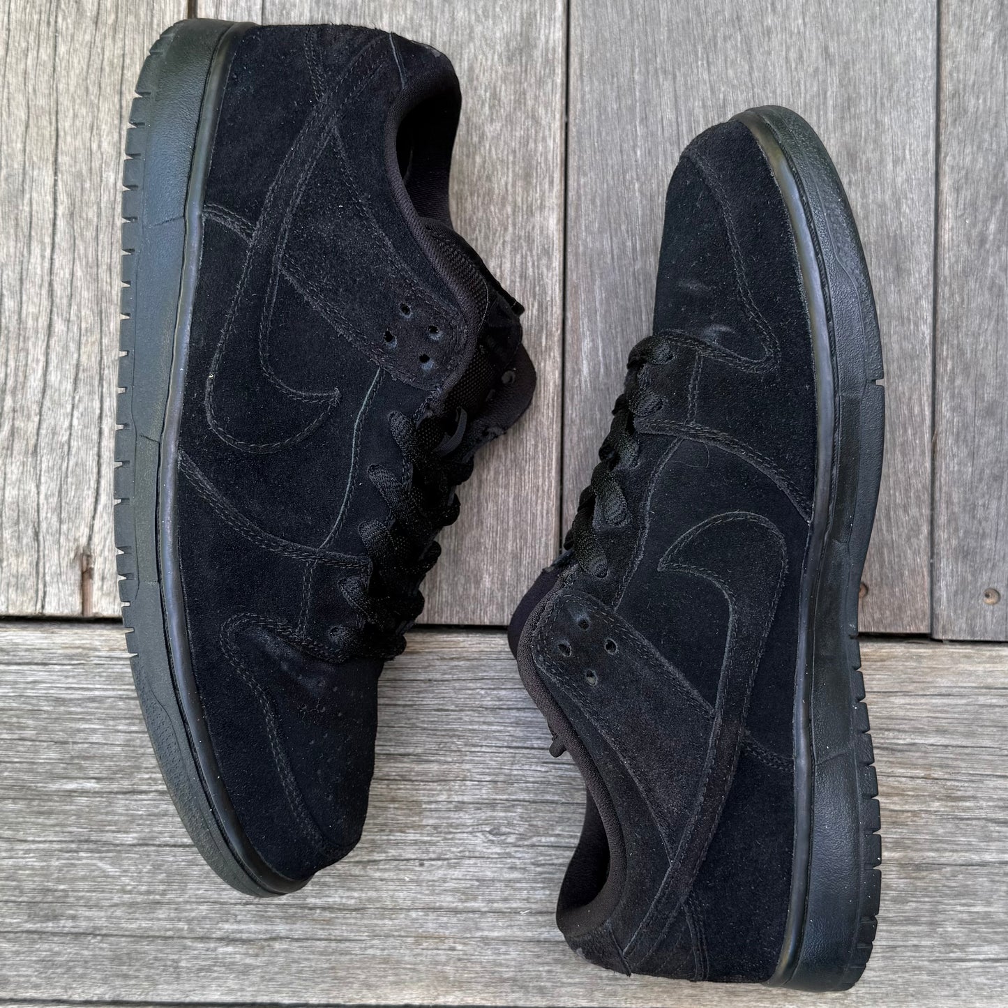 Nike SB Dunk Low Blackout Size 9.5