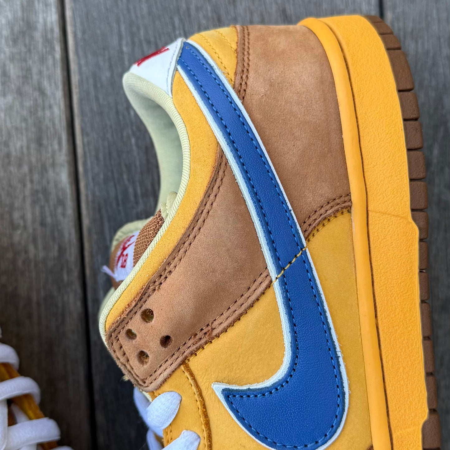 Nike SB Dunk Low Newcastle Brown Ale Size 9