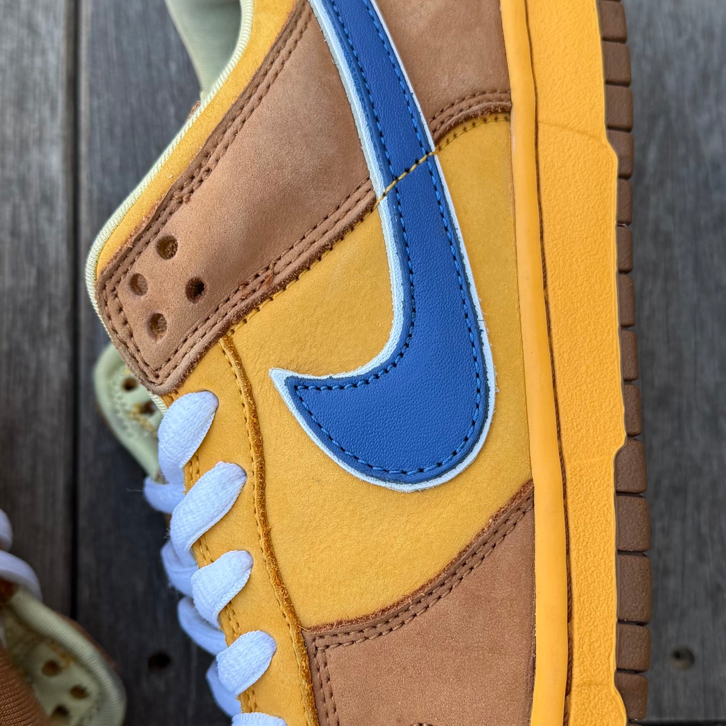 Nike SB Dunk Low Newcastle Brown Ale Size 9