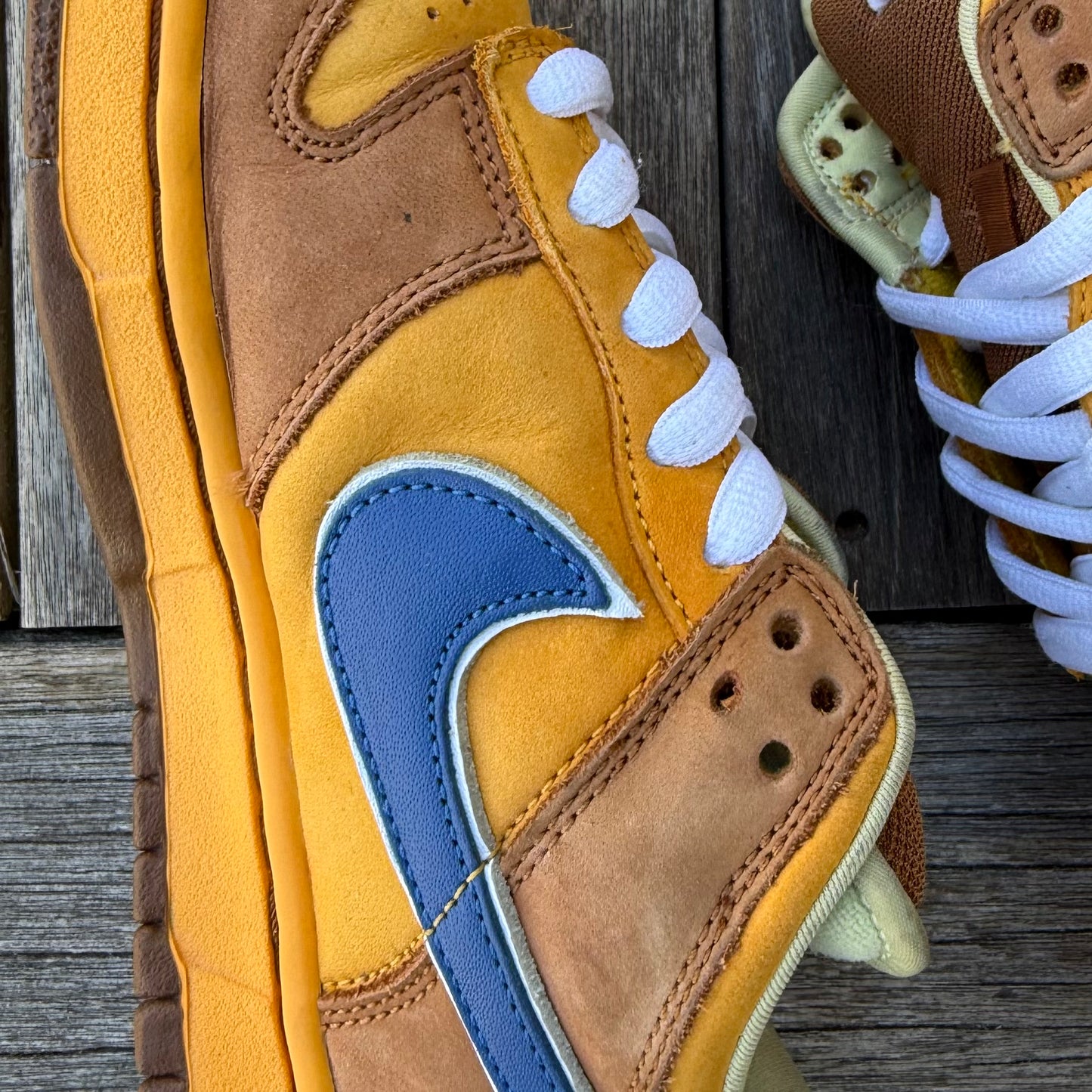 Nike SB Dunk Low Newcastle Brown Ale Size 9