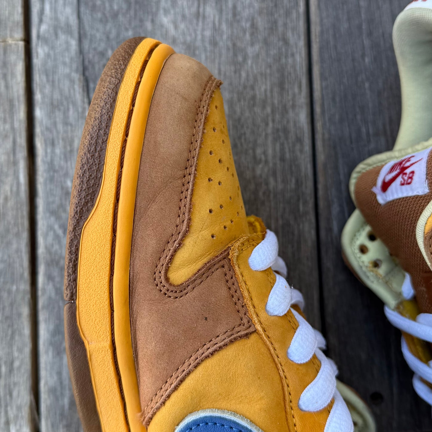 Nike SB Dunk Low Newcastle Brown Ale Size 9