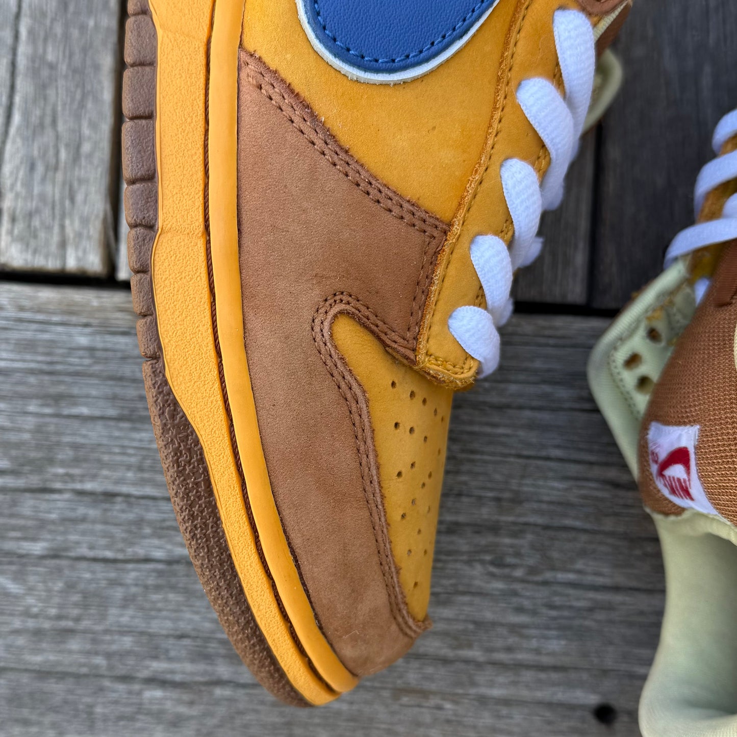 Nike SB Dunk Low Newcastle Brown Ale Size 9