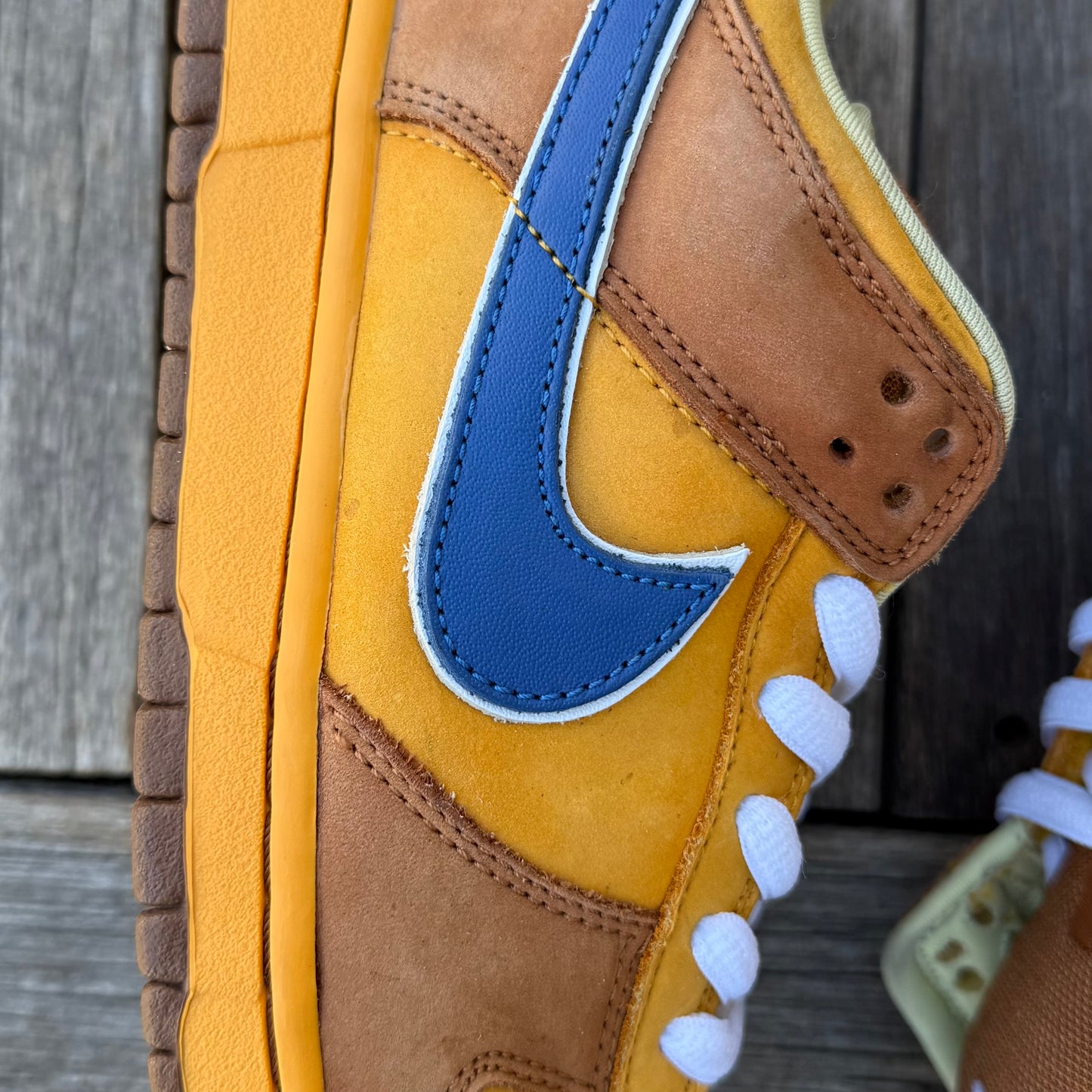 Nike SB Dunk Low Newcastle Brown Ale Size 9