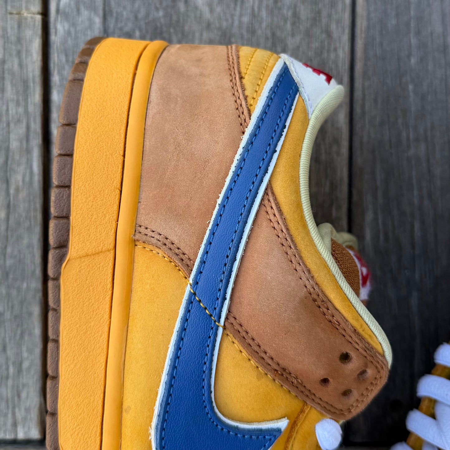 Nike SB Dunk Low Newcastle Brown Ale Size 9