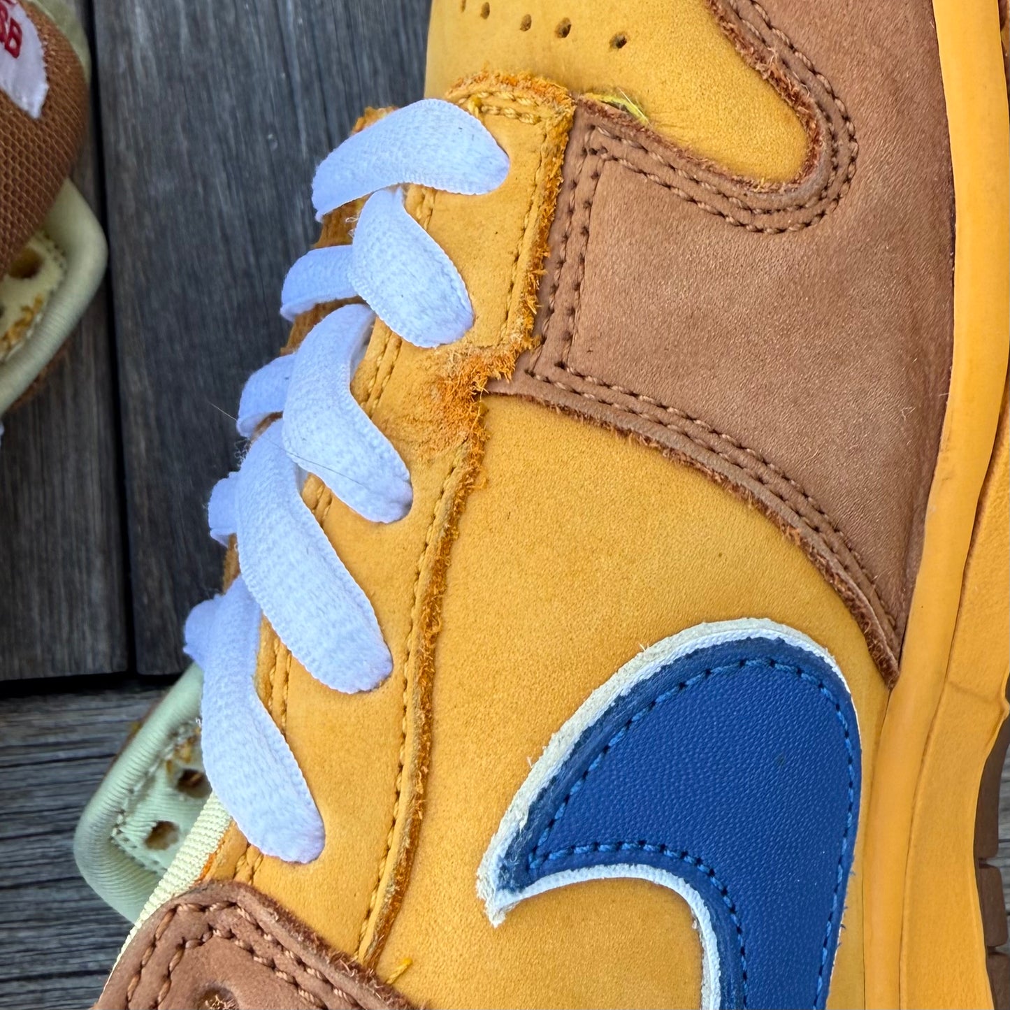 Nike SB Dunk Low Newcastle Brown Ale Size 9