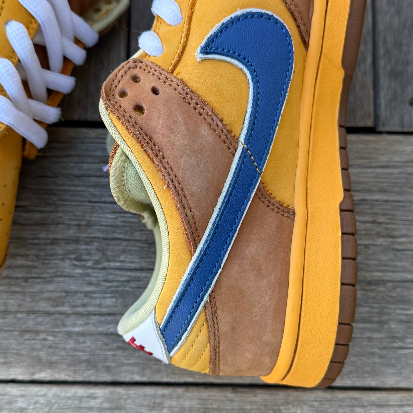 Nike SB Dunk Low Newcastle Brown Ale Size 9