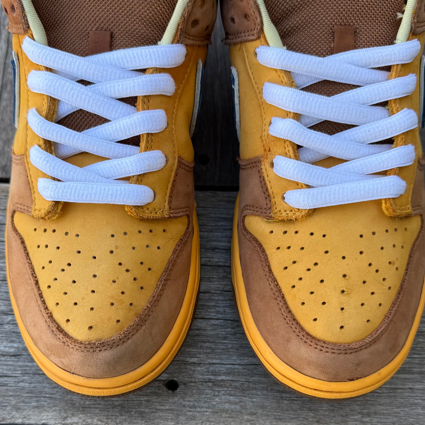 Nike SB Dunk Low Newcastle Brown Ale Size 9