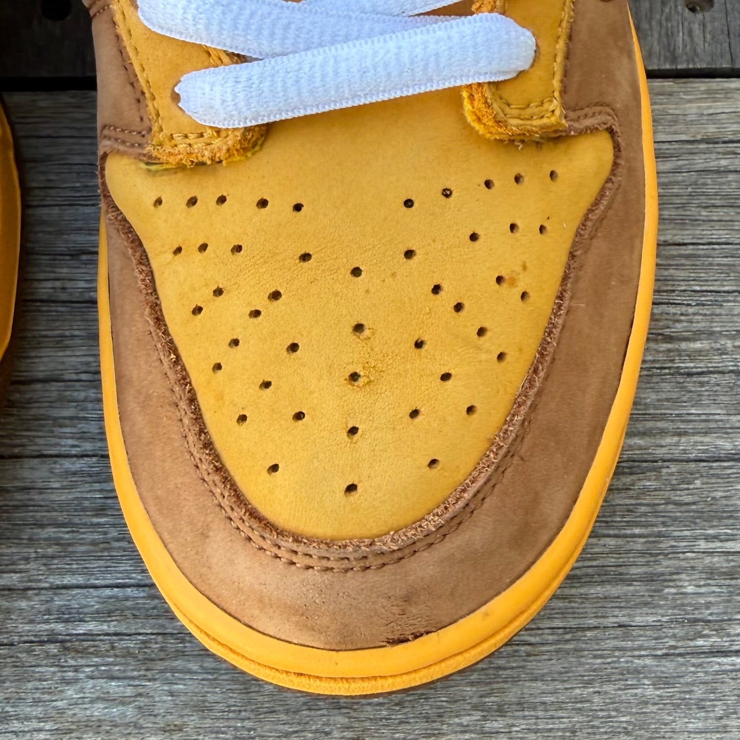 Nike SB Dunk Low Newcastle Brown Ale Size 9