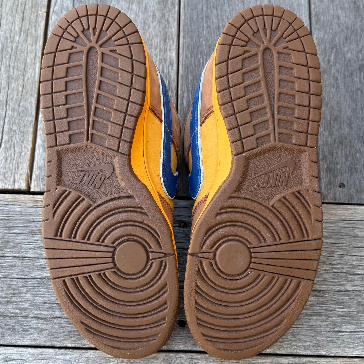 Nike SB Dunk Low Newcastle Brown Ale Size 9