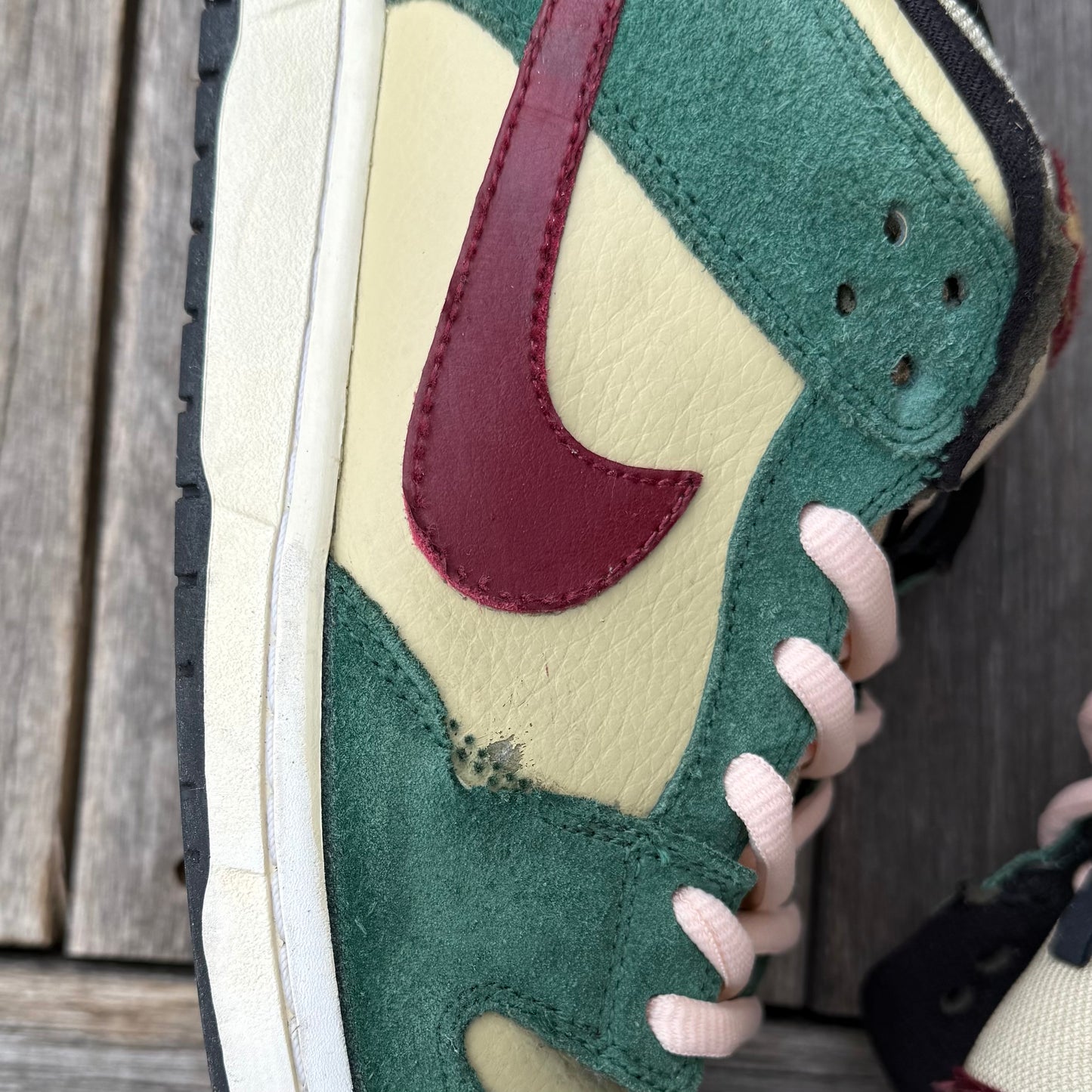 Nike SB Dunk Low Jameson Vegas Gold Size 10.5